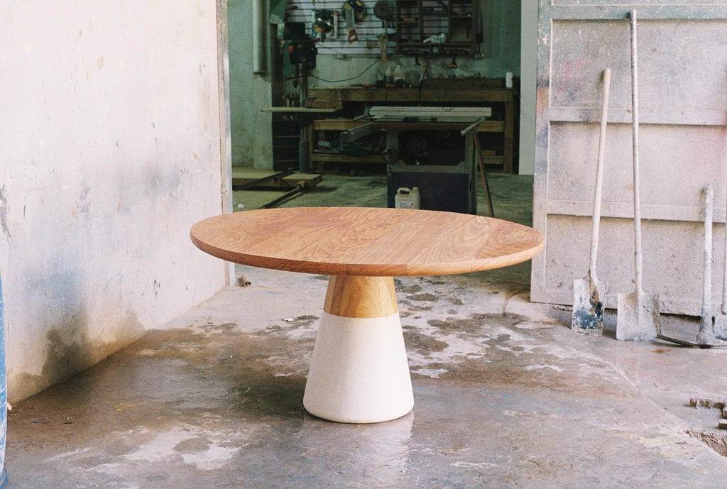 https://a.1stdibscdn.com/bahia-dining-table-in-solid-oak-top-with-white-concrete-pedestal-base-for-sale-picture-3/f_108882/f_491932521773326693796/000047_master.JPG