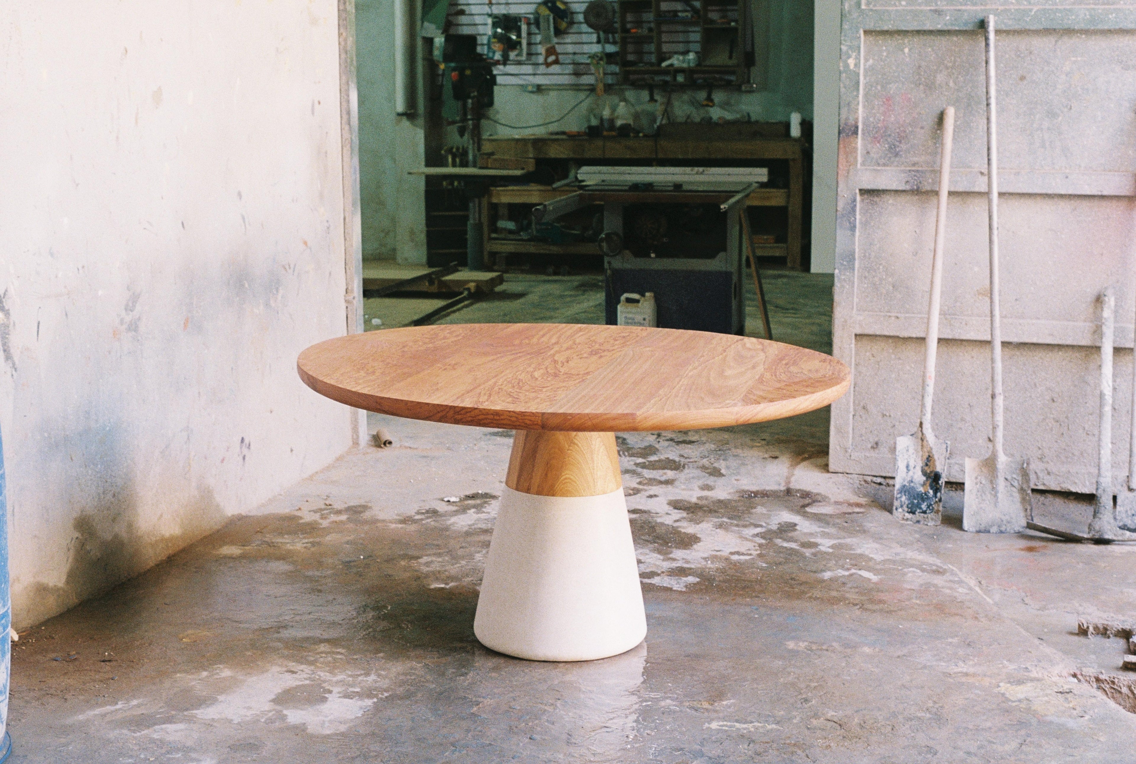 https://a.1stdibscdn.com/bahia-dining-table-in-solid-oak-top-with-white-concrete-pedestal-base-for-sale-picture-3/f_108882/f_491932521773326693796/000047_master.JPG