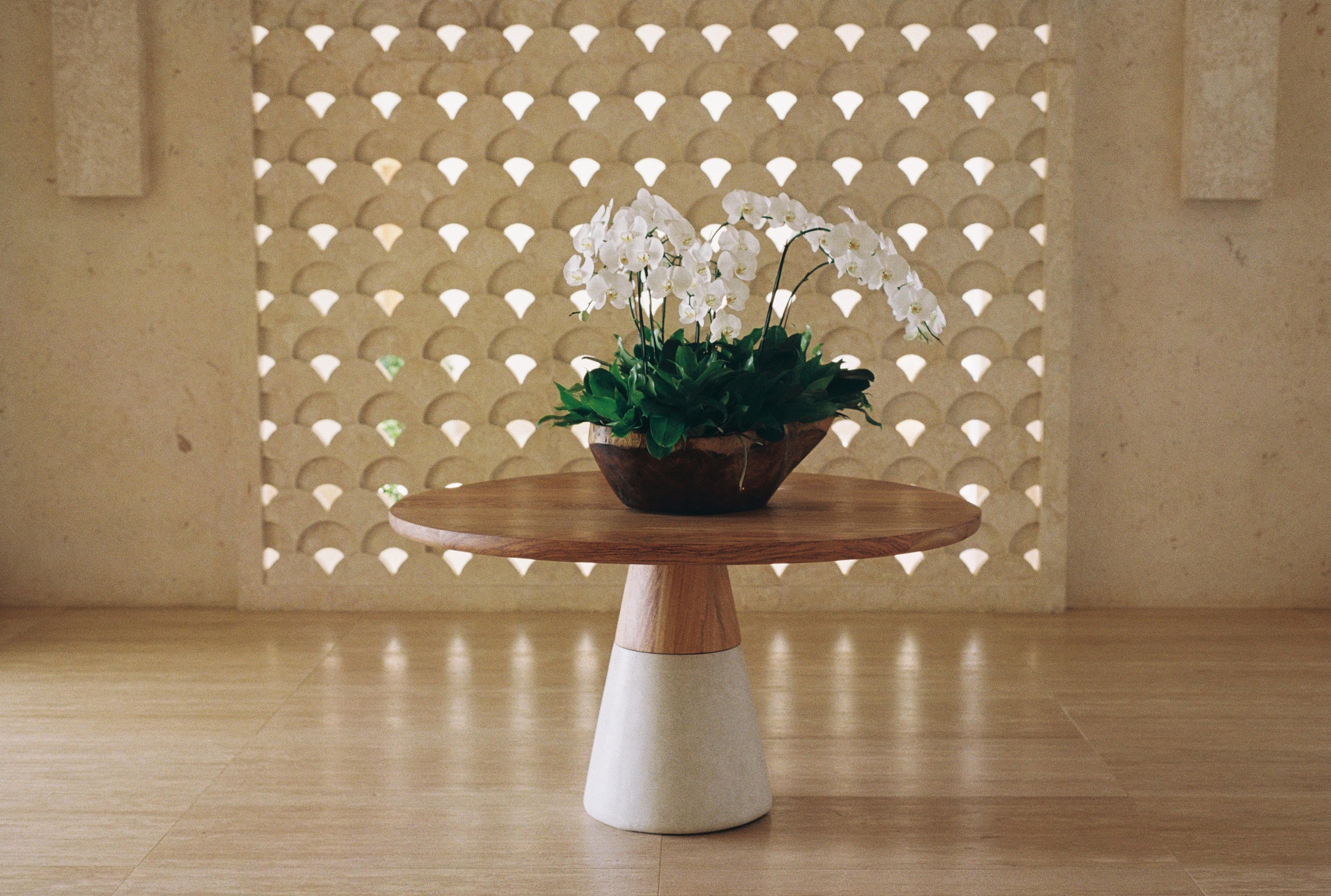 https://a.1stdibscdn.com/bahia-dining-table-in-solid-oak-top-with-white-concrete-pedestal-base-for-sale-picture-2/f_108882/f_491932521773326540380/000054_master.jpg
