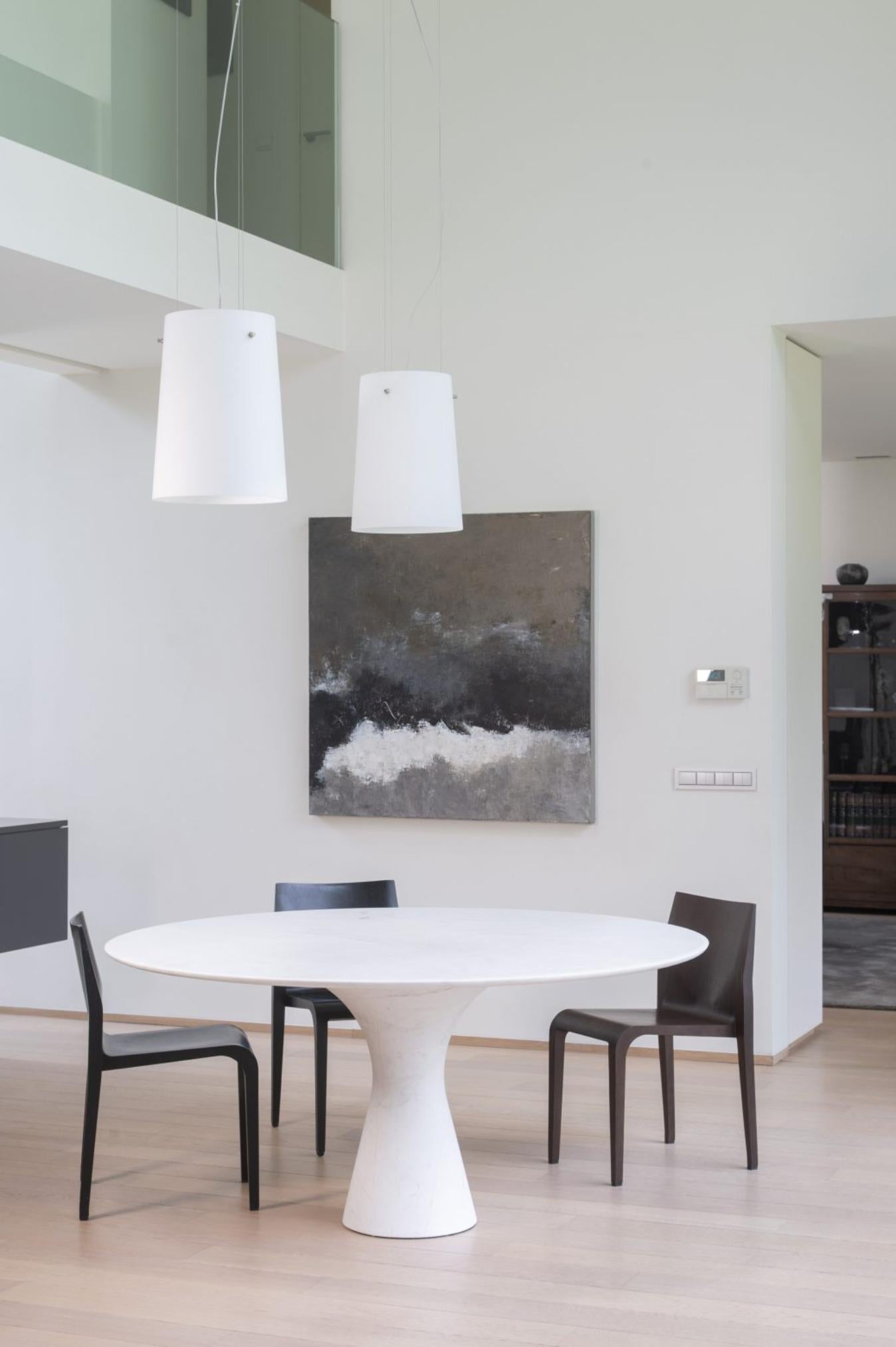 https://a.1stdibscdn.com/port-saint-laurent-refined-contemporary-marble-dining-table-36-100-for-sale-picture-2/f_12192/f_319950621672427302121/0006113_1348x2025_master.jpg