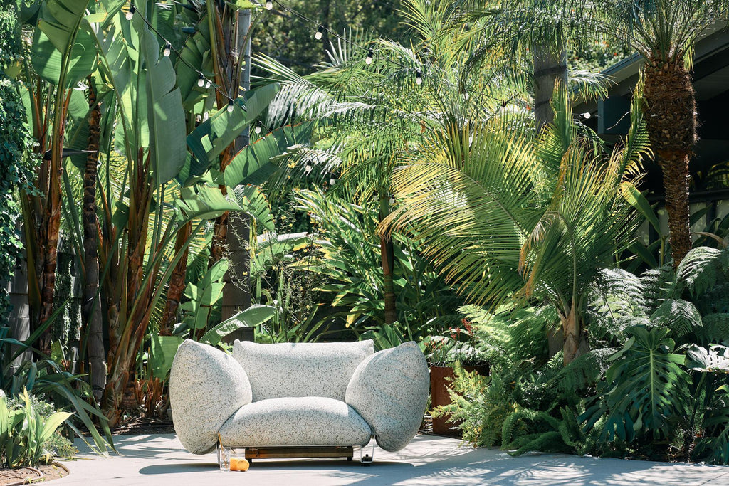 https://a.1stdibscdn.com/the-pillow-sofa-single-seat-upholstered-armchair-sofa-with-aluminum-frame-for-sale-picture-4/f_28533/f_397568121715901977999/_0008353_master.jpg