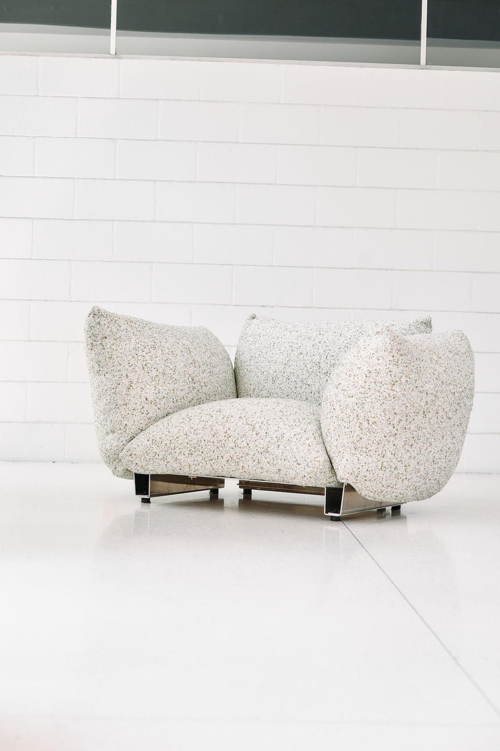 https://a.1stdibscdn.com/the-pillow-sofa-single-seat-upholstered-armchair-sofa-with-aluminum-frame-for-sale-picture-2/f_28533/f_397568121715901665099/_0009285_master.jpg