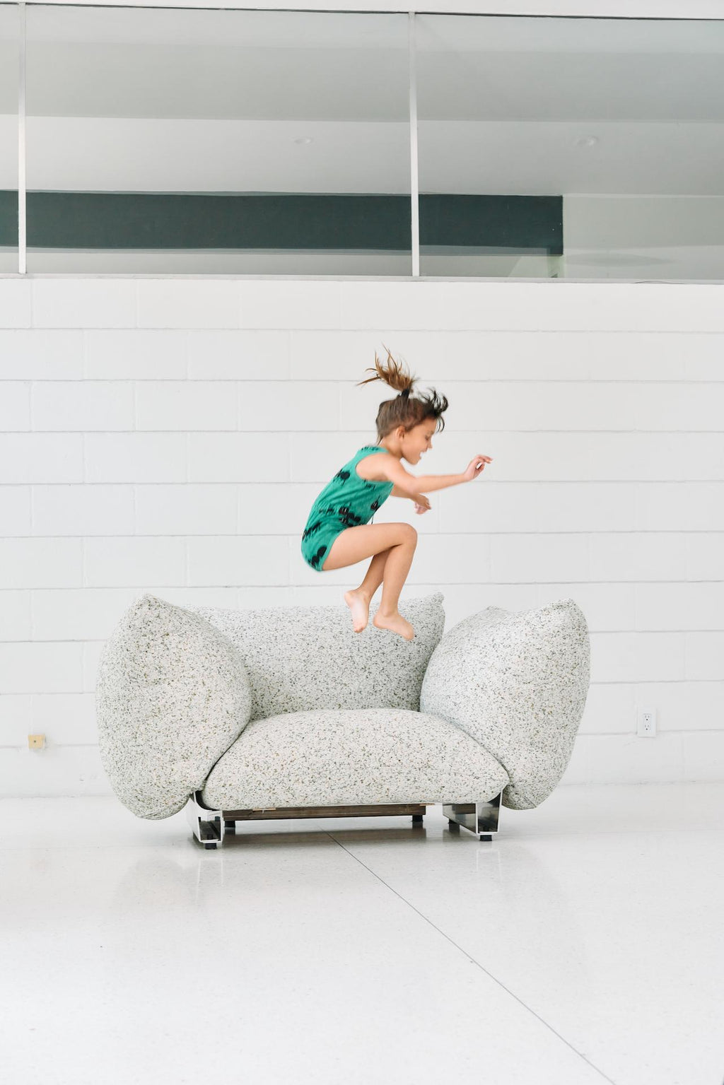 https://a.1stdibscdn.com/the-pillow-sofa-single-seat-upholstered-armchair-sofa-with-aluminum-frame-for-sale-picture-5/f_28533/f_397568121715901665947/_0009328_master.jpg