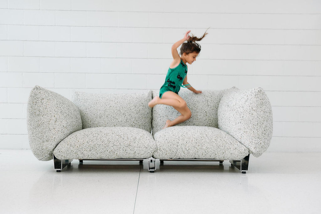 https://a.1stdibscdn.com/the-pillow-sofa-double-seat-modular-upholstered-sofa-with-aluminum-frame-for-sale-picture-3/f_28533/f_397572121715904869607/_0009387_master.jpg