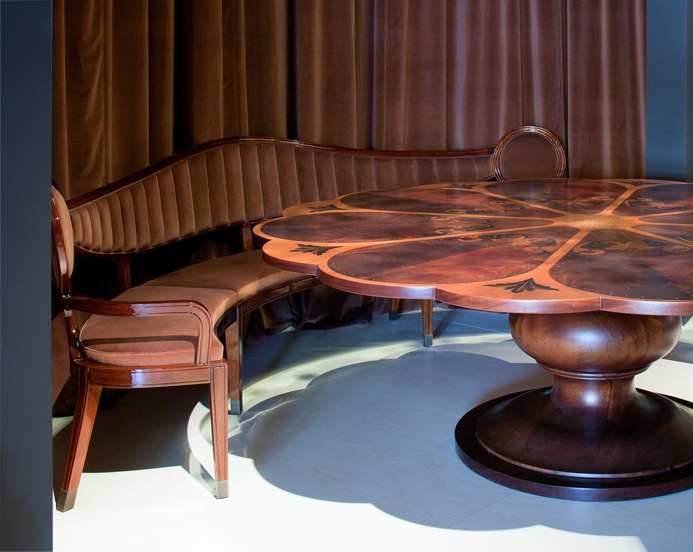 https://a.1stdibscdn.com/english-rose-round-inlayed-dining-table-in-solid-mahogany-wood-and-brass-for-sale-picture-7/f_46131/f_245197521695110933367/0035_041314_master.jpg