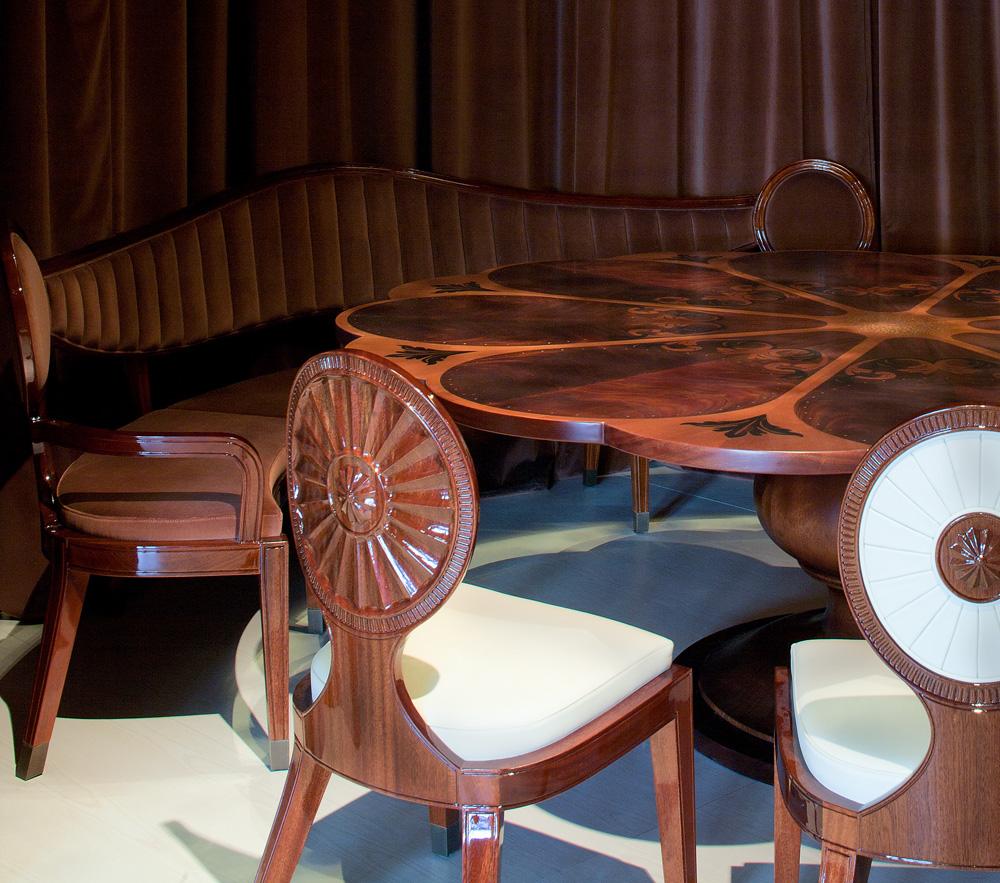 https://a.1stdibscdn.com/english-rose-round-inlayed-dining-table-in-solid-mahogany-wood-and-brass-for-sale-picture-8/f_46131/f_245197521695110960769/0036_041314_master.jpg