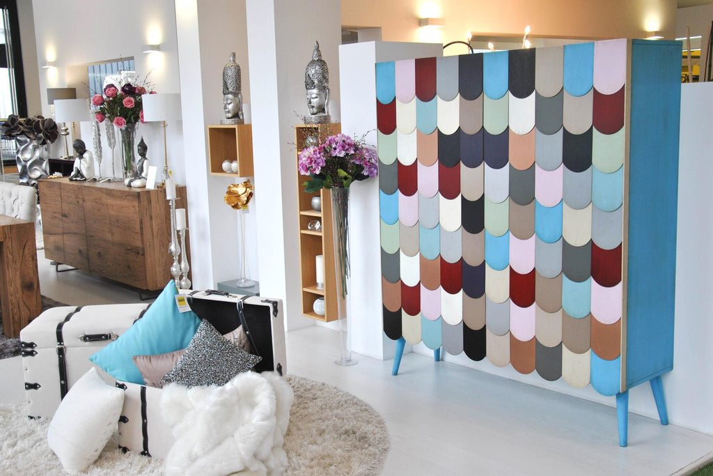 https://a.1stdibscdn.com/pez-cabinet-by-lola-glamour-for-sale-picture-2/f_12192/f_461425421754346081572/0053_ambiente_2__master.jpg
