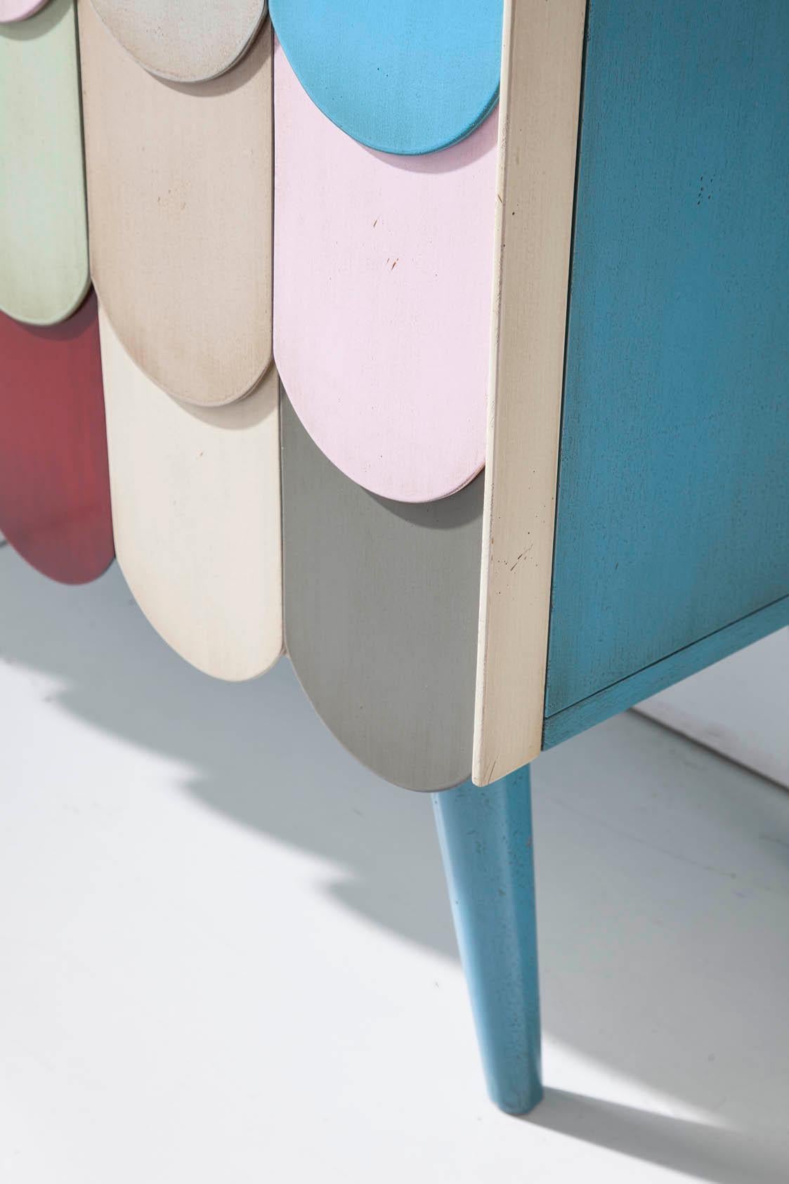https://a.1stdibscdn.com/pez-cabinet-by-lola-glamour-for-sale-picture-11/f_12192/f_461425421754346081468/0053_detalle_11__master.jpg