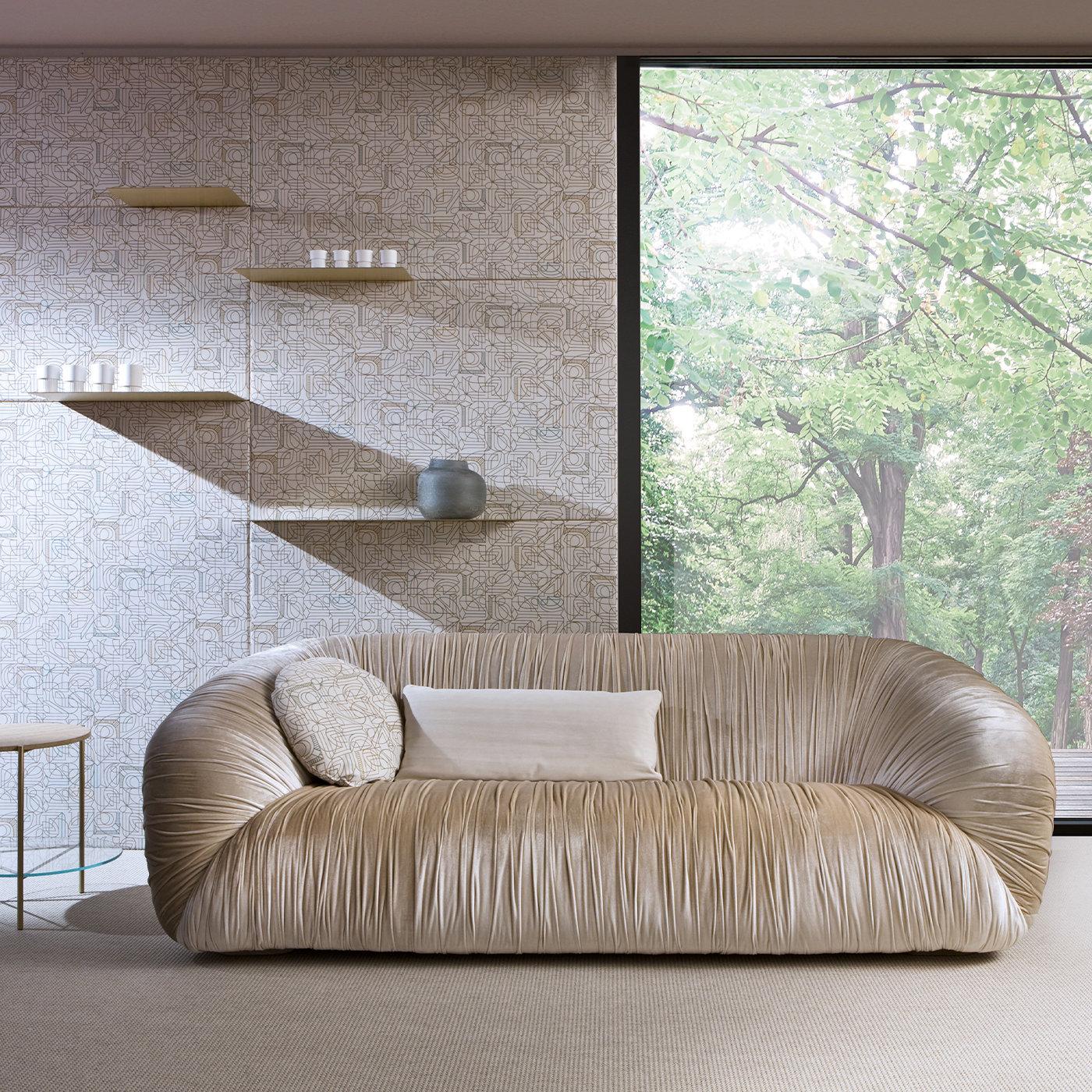 https://a.1stdibscdn.com/drape-sofa-for-sale-picture-5/f_17062/f_183432021637229435426/_0062_laurameroni_ambients_02_master.jpg