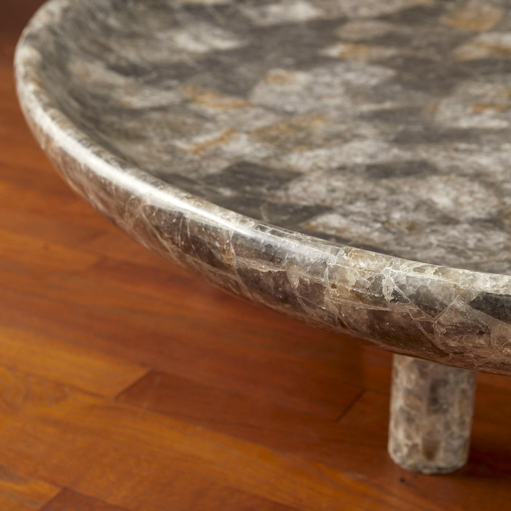 https://a.1stdibscdn.com/staggered-coffee-tables-in-rock-crystal-studio-glustin-for-sale-picture-5/f_9680/f_367663421698157201433/00947d41_bccc_4a99_8c9a_589dd42b684a_detail_tables_b_grises_3_a_master.jpg