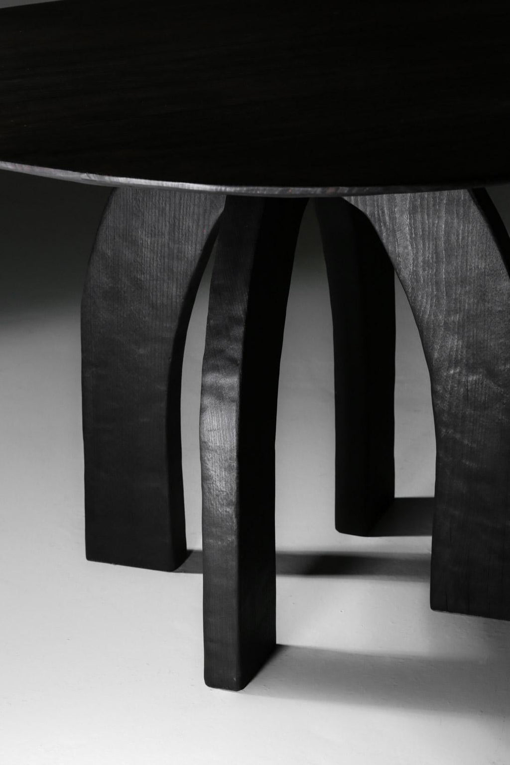https://a.1stdibscdn.com/artisanal-round-table-by-vincent-vincent-model-80-20-in-burnt-wood-for-sale-picture-8/f_30663/f_180157521582128624679/01131_master.jpg