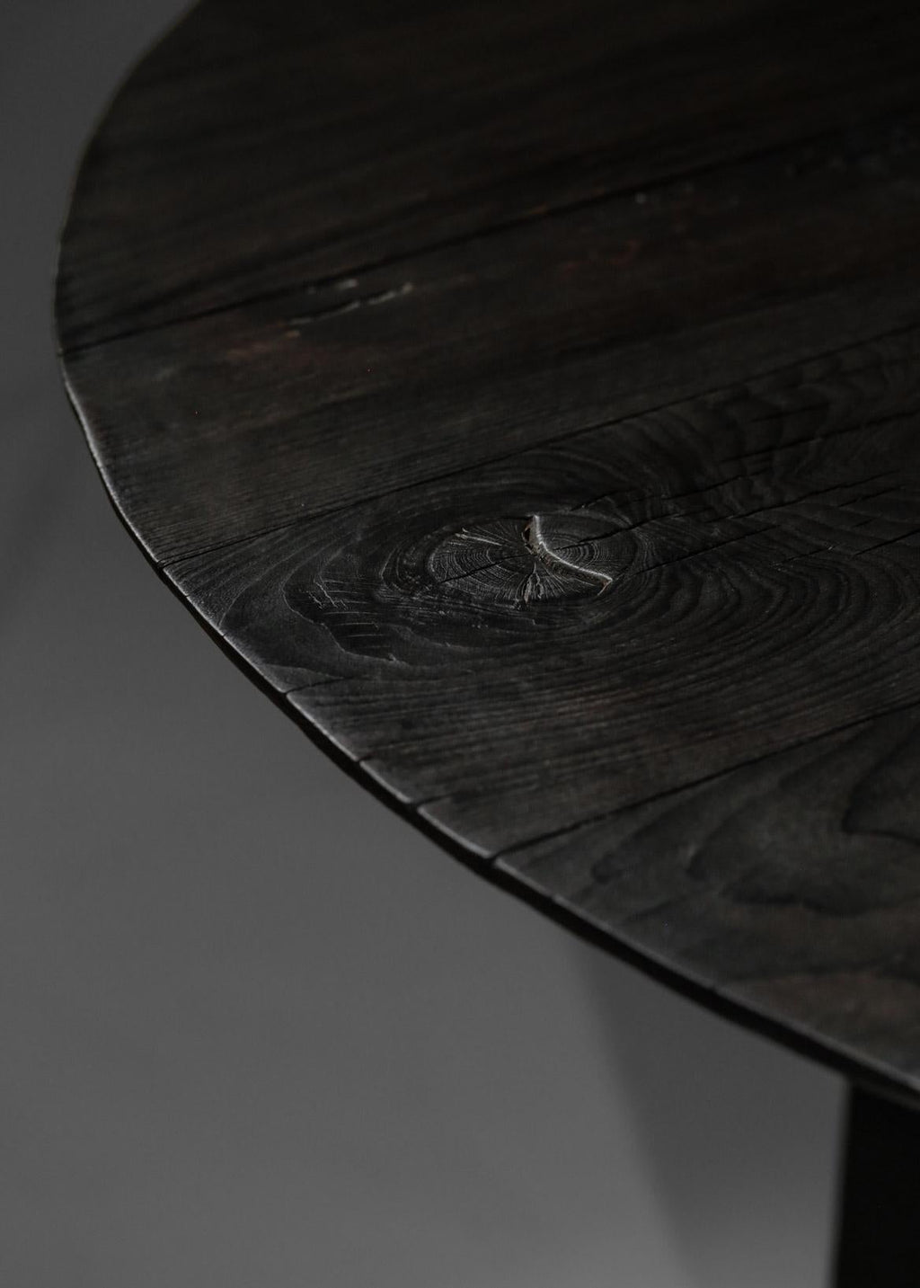 https://a.1stdibscdn.com/artisanal-round-table-by-vincent-vincent-model-80-20-in-burnt-wood-for-sale-picture-15/f_30663/f_180157521582128627019/01138_master.jpg
