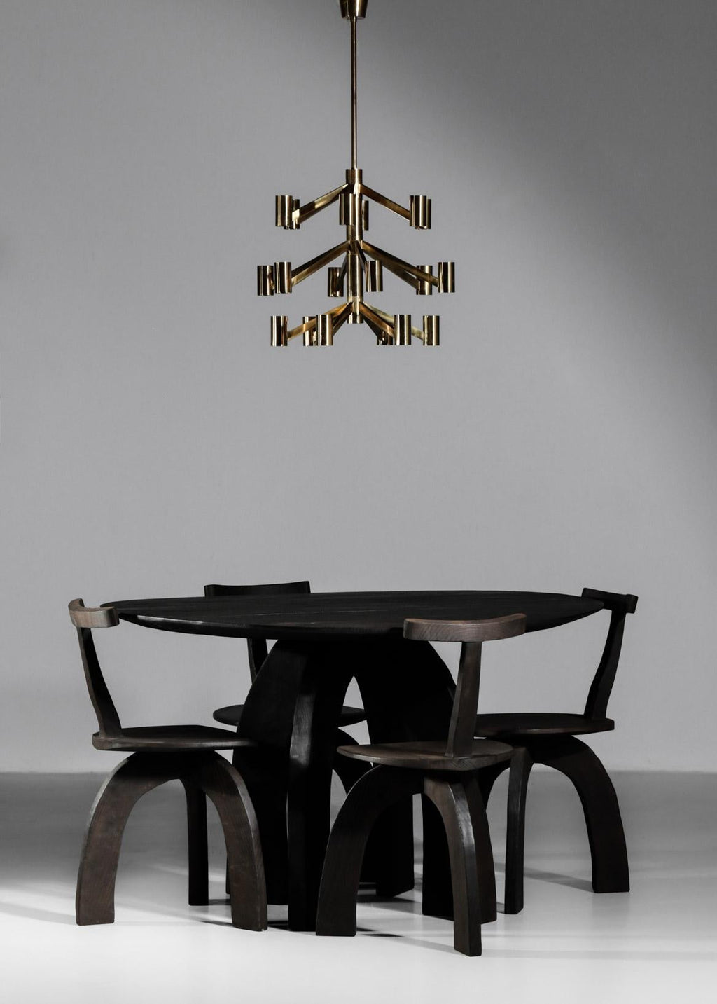 https://a.1stdibscdn.com/artisanal-round-table-by-vincent-vincent-model-80-20-in-burnt-wood-for-sale-picture-2/f_30663/f_180157521582128621997/01144_master.jpg