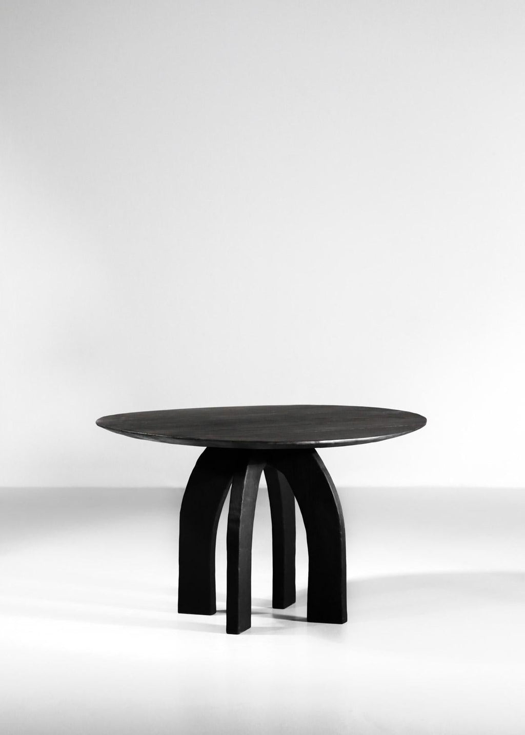 https://a.1stdibscdn.com/artisanal-round-table-by-vincent-vincent-model-80-20-in-burnt-wood-for-sale-picture-5/f_30663/f_180157521582128622962/0115_master.jpg