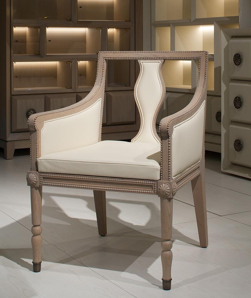 https://a.1stdibscdn.com/farmer-george-beige-wooden-dining-chair-in-oak-covered-in-leather-shaped-back-for-sale-picture-2/f_46131/f_362246721695112703791/0143_042114_master.jpg