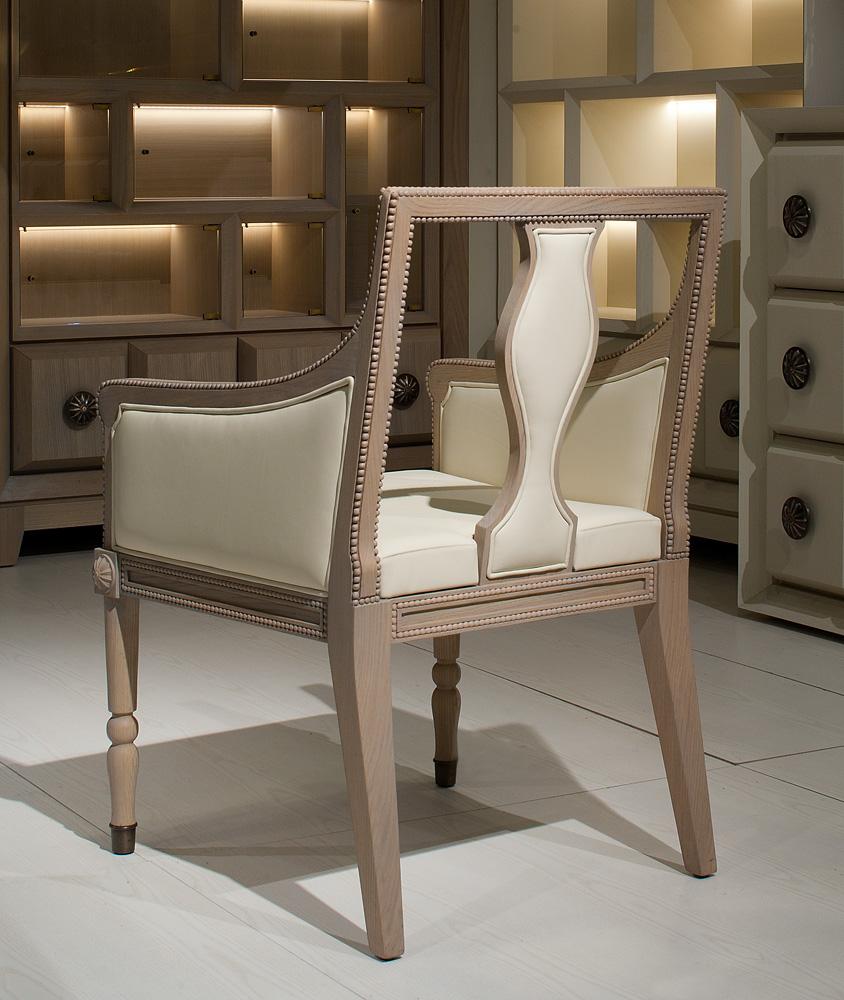 https://a.1stdibscdn.com/farmer-george-beige-wooden-dining-chair-in-oak-covered-in-leather-shaped-back-for-sale-picture-5/f_46131/f_362246721695112704026/0146_041414_master.jpg