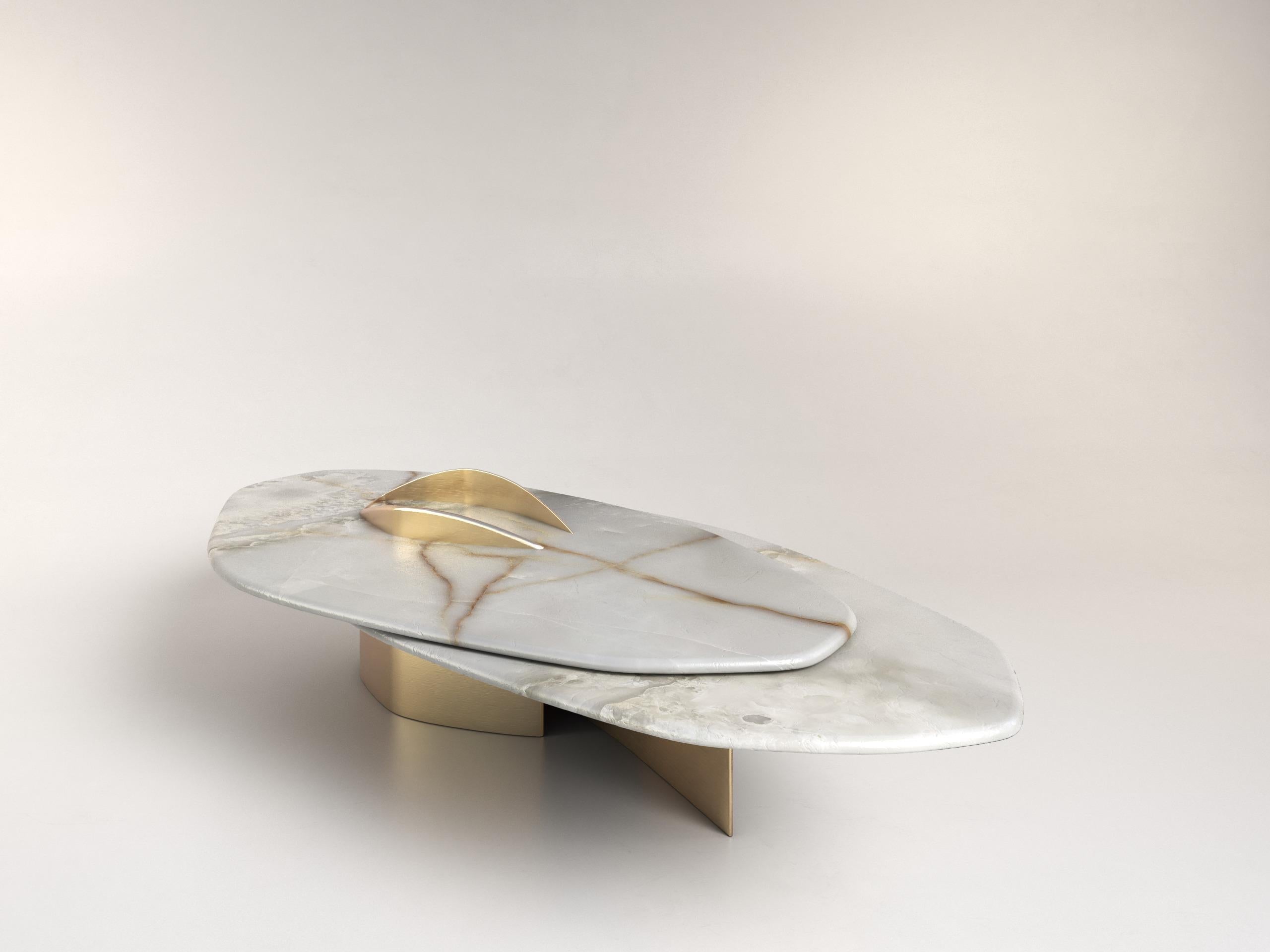 https://a.1stdibscdn.com/feline-vi-white-onyx-and-solid-brass-unique-coffee-table-by-grzegorz-majka-for-sale-picture-3/f_12192/f_448913421746481844844/01_GM_Feline_VI_master.jpg