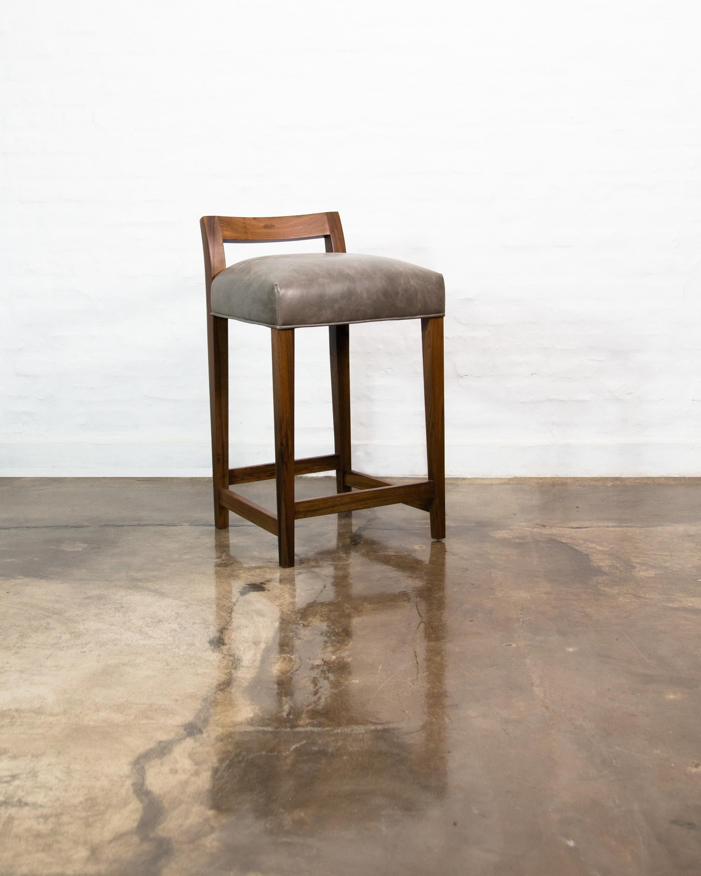 https://a.1stdibscdn.com/exotic-argentine-rosewood-leather-counter-stool-from-costantini-umberto-for-sale-picture-2/f_25173/f_214105921642795653900/01_Umberto_Counter_Stool_by_Costantini_master.jpg