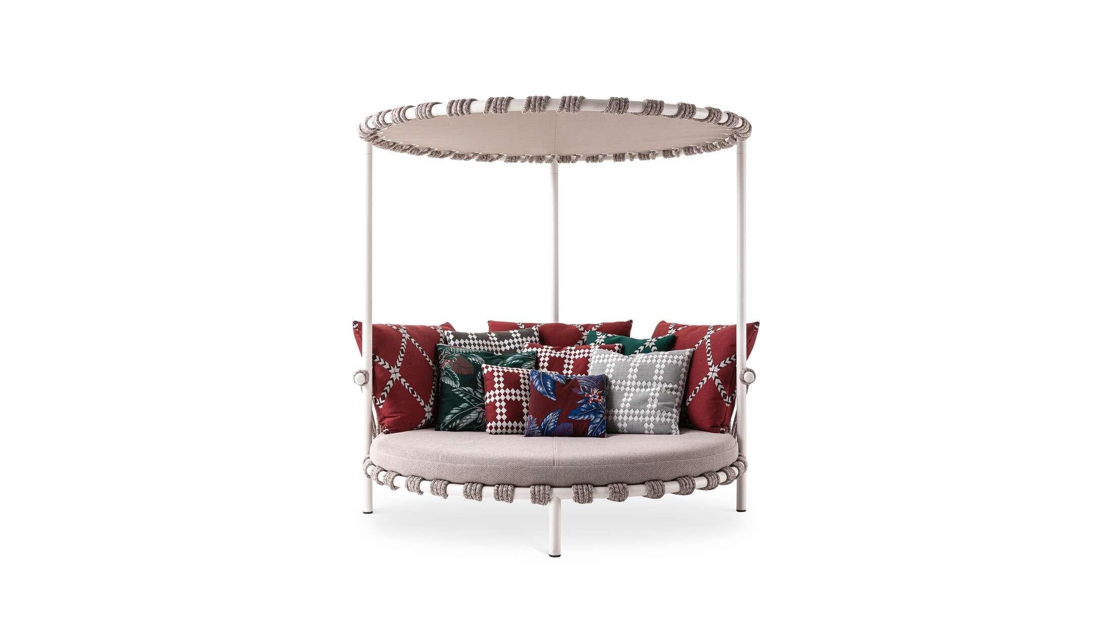 https://a.1stdibscdn.com/patricia-urquiola-trampoline-outdoor-sofa-for-cassina-italy-2022-for-sale-picture-6/f_15912/f_301467821661521419487/01_dettagli_561_trampoline_bed_1_master.jpg