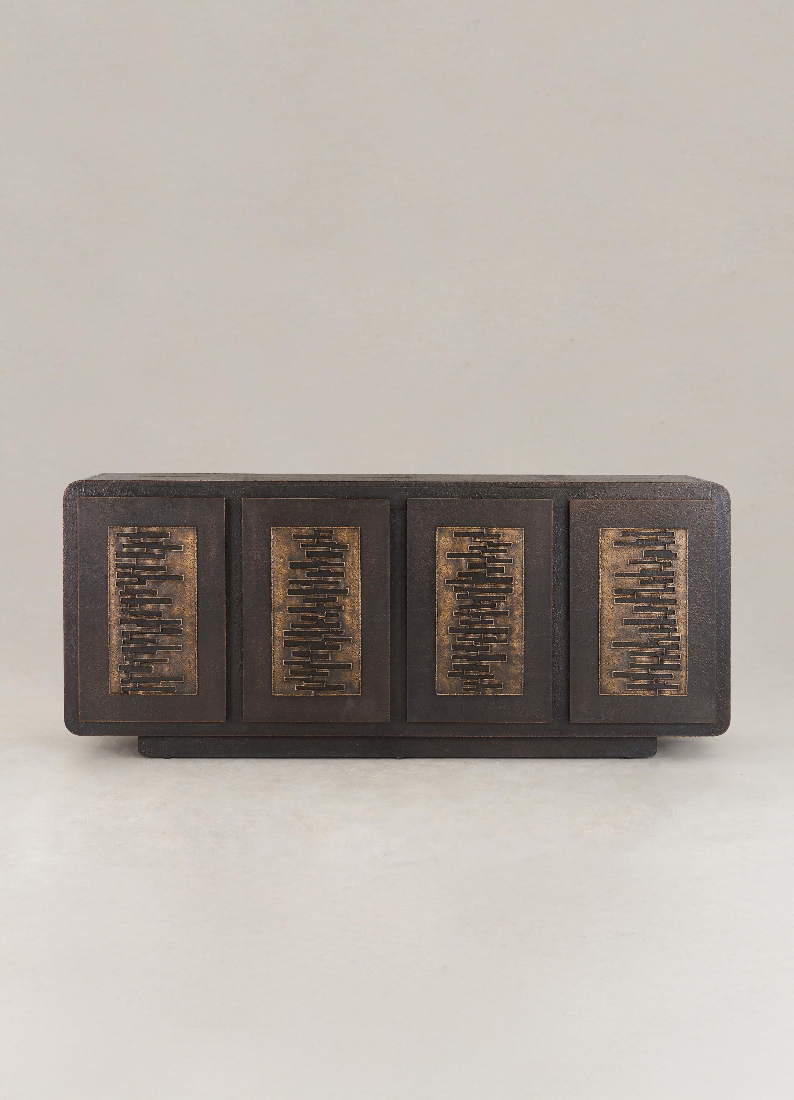 https://a.1stdibscdn.com/maheshwar-cabinet-in-brass-viya-by-vikram-goyal-for-sale-picture-2/f_89622/f_451696721748500000656/01_master.jpg