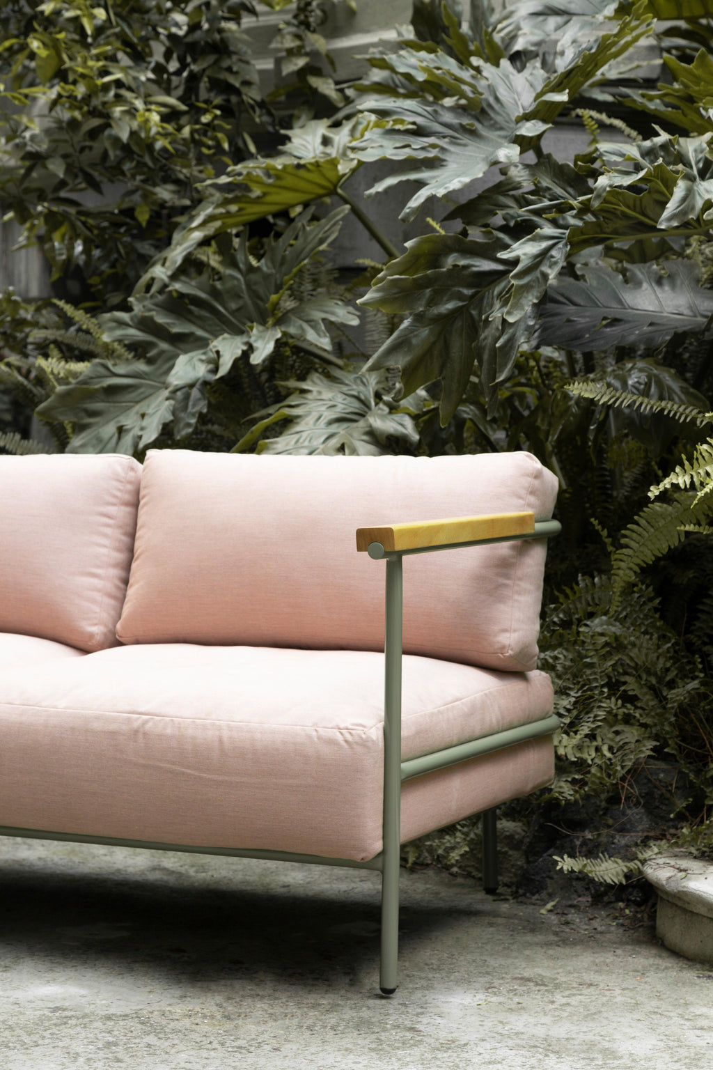 https://a.1stdibscdn.com/avenida-mexico-three-seat-sofa-powder-coated-metal-dark-blue-and-fabric-for-sale-picture-4/f_38111/f_192681821648875674674/025_ALUM_G_LVEZ_master.JPG