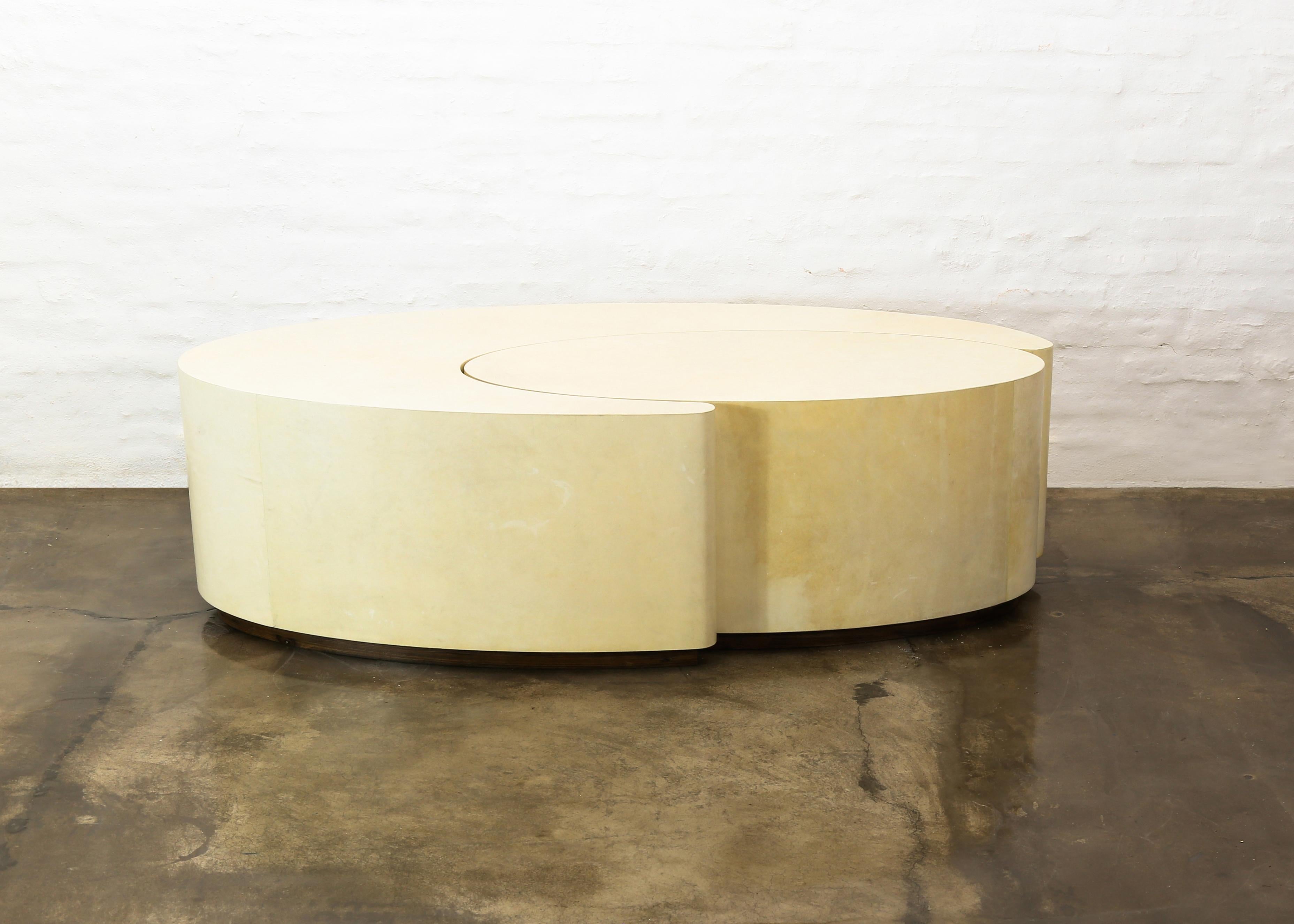https://a.1stdibscdn.com/goatskin-modern-sculptural-nesting-cocktail-tables-from-costantini-cadenza-for-sale-picture-2/f_25173/f_242753621624471194045/02_Cadenza_Nesting_Tables_from_Costantini_master.jpg