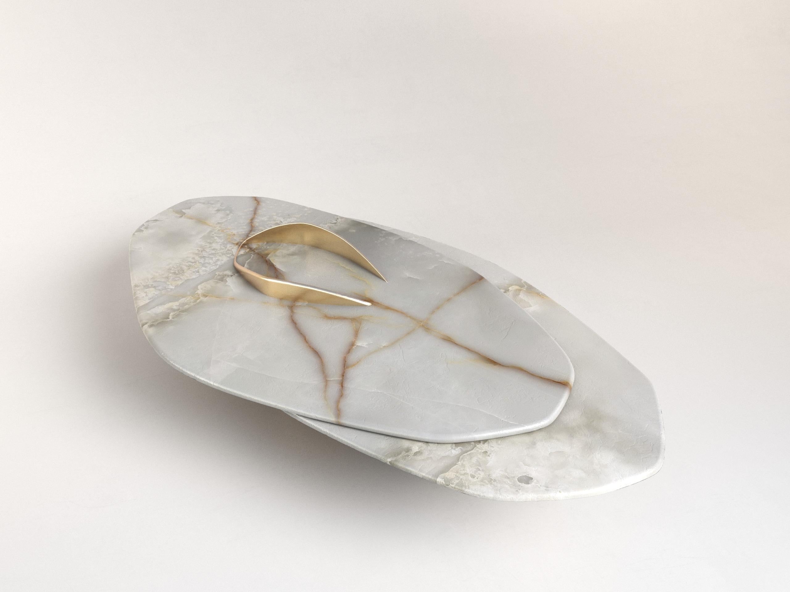 https://a.1stdibscdn.com/feline-vi-white-onyx-and-solid-brass-unique-coffee-table-by-grzegorz-majka-for-sale-picture-4/f_12192/f_448913421746481845010/02_GM_Feline_VI_master.jpg