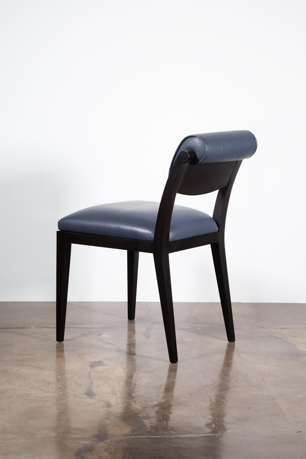 https://a.1stdibscdn.com/contemporary-art-deco-style-leather-dining-chair-by-costantini-gianni-for-sale-picture-3/f_25173/f_252463721631198462091/02_Gianni_Chair_from_Costantini_master.jpg