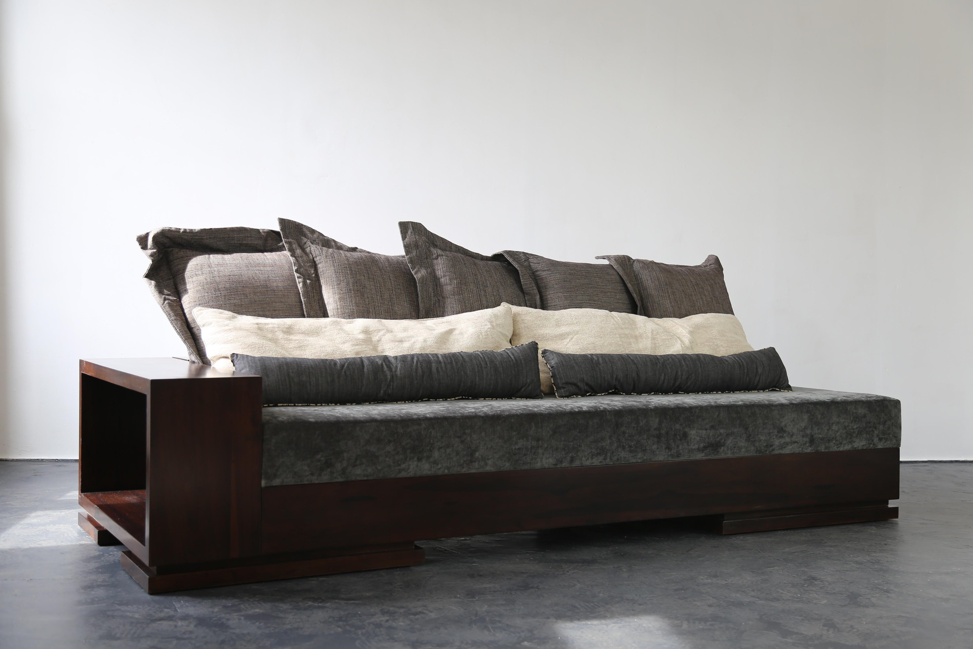 https://a.1stdibscdn.com/patone-custom-modern-sofa-in-rosewood-with-shelving-from-costantini-for-sale-picture-7/f_25173/f_68291531616674398475/02_Patone_Sofa_from_Costantini_master.jpg