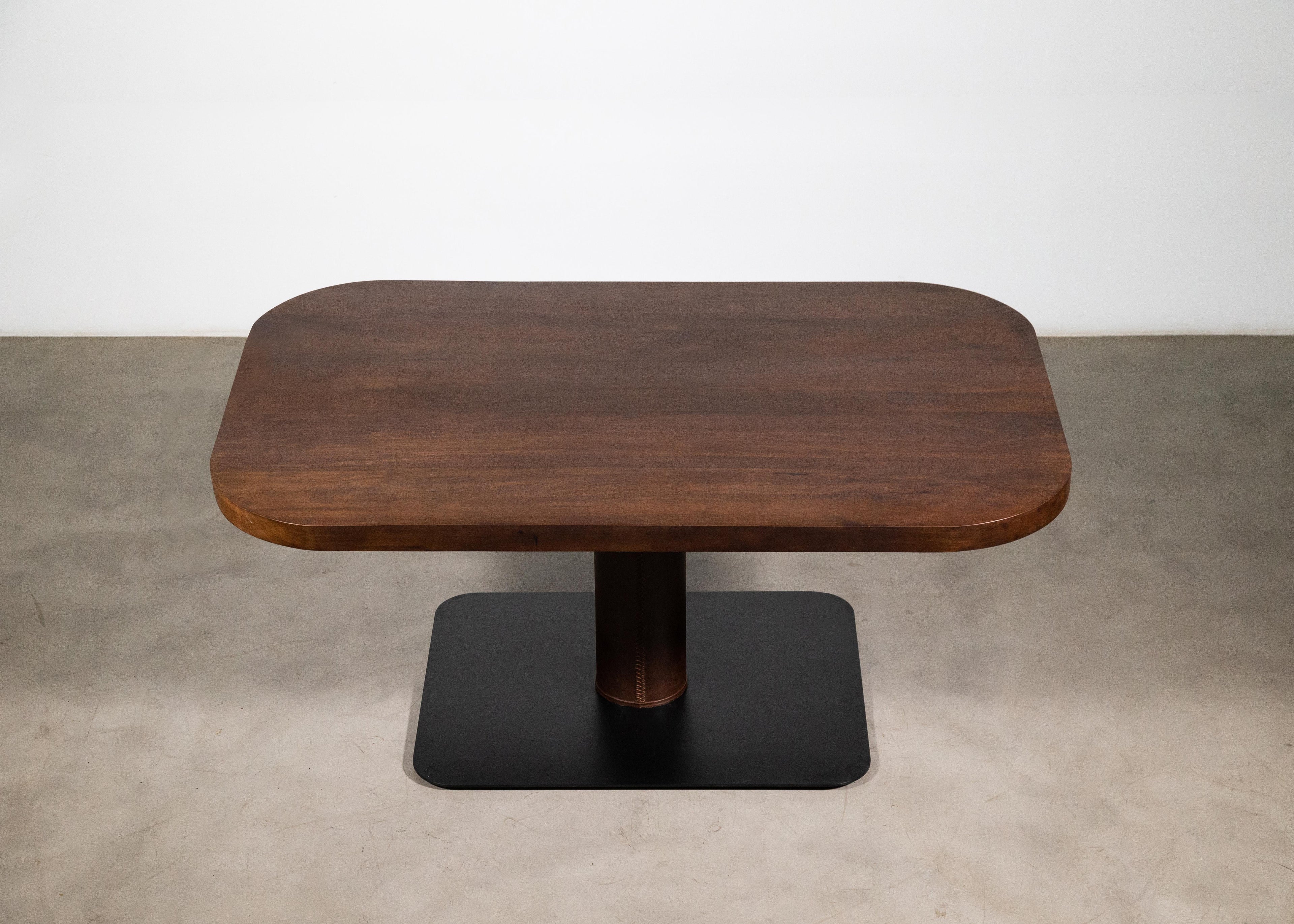 https://a.1stdibscdn.com/modern-square-wood-stitched-leather-pedestal-table-from-costantini-vincenzo-for-sale-picture-3/f_25173/f_338442921681732391359/02_Square_Table_Zenith_By_Costantini_1_master.jpg