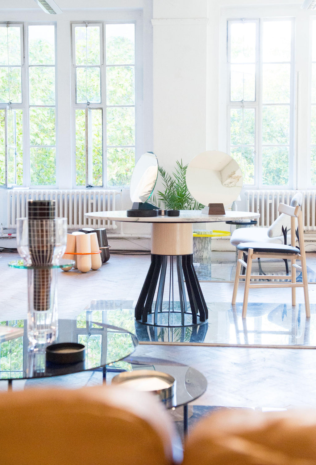 https://a.1stdibscdn.com/marble-mewoma-dinner-table-jonah-takagi-for-sale-picture-4/f_12192/f_340189821682622376998/02_ambiance_mewoma_2_master.jpg