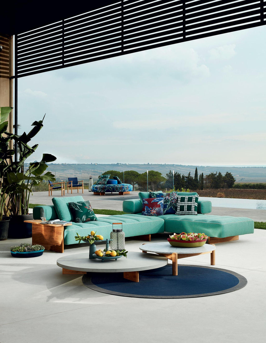 https://a.1stdibscdn.com/rodolfo-dordoni-sail-out-outdoor-sofa-for-cassina-italy-2022-for-sale-picture-4/f_15912/f_297801821659099225597/02_ambienti_478_sail_out_divani_master.jpg