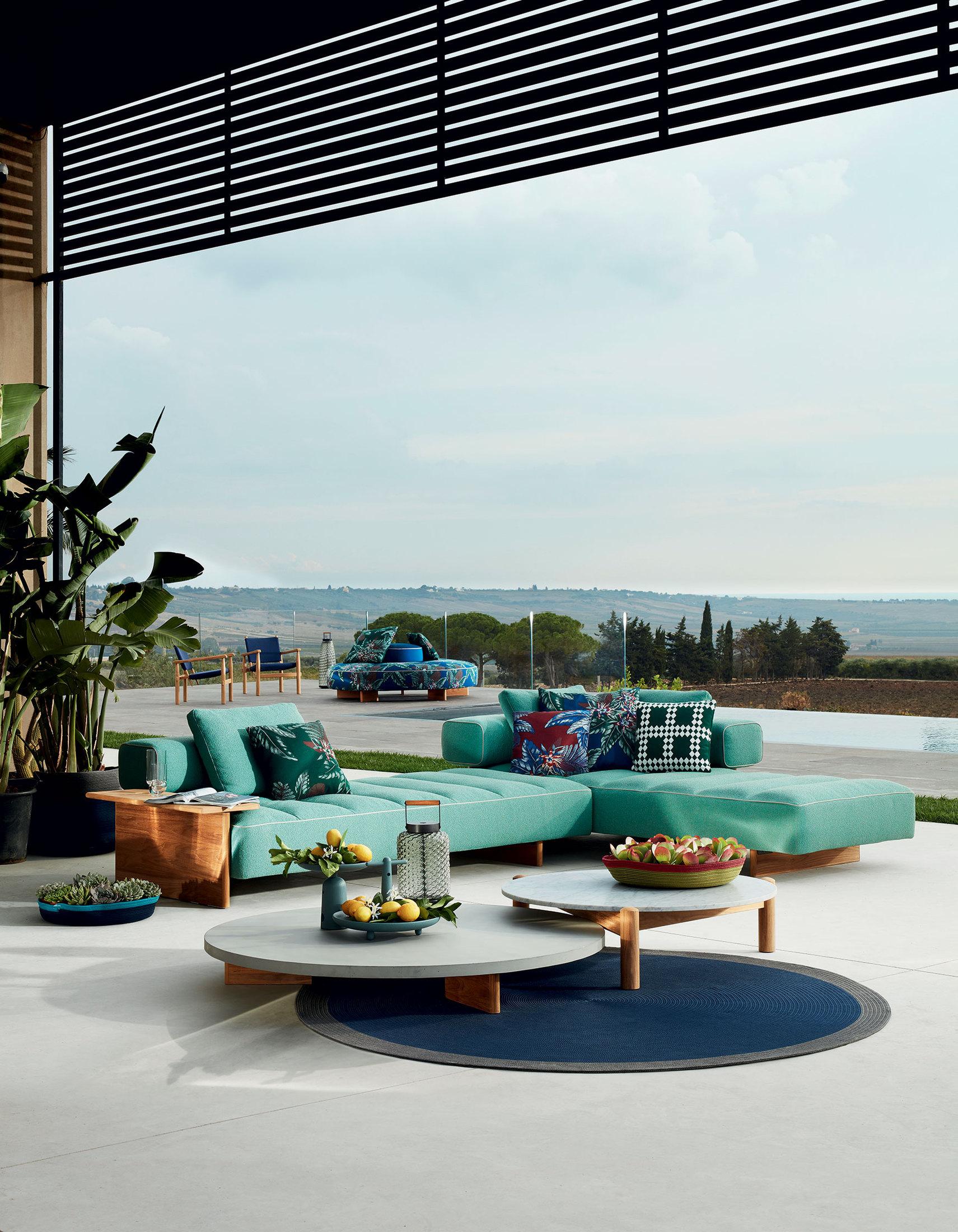 https://a.1stdibscdn.com/rodolfo-dordoni-sail-out-outdoor-sofa-for-cassina-italy-2022-for-sale-picture-4/f_15912/f_297801821659099225597/02_ambienti_478_sail_out_divani_master.jpg
