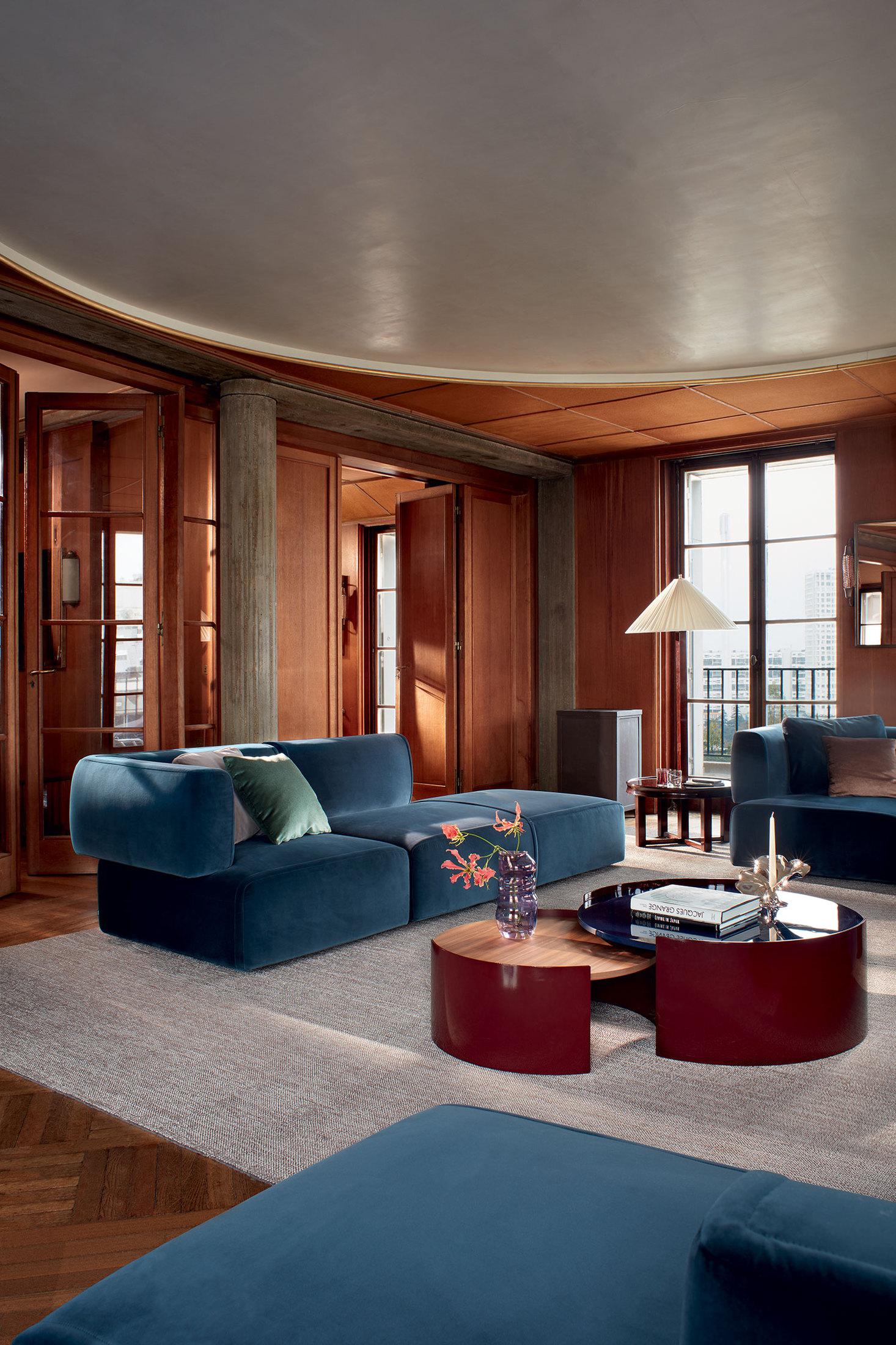https://a.1stdibscdn.com/patricia-urquiola-bowy-sofa-for-cassina-italy-2022-for-sale-picture-3/f_15912/f_297805221659099855724/02_ambienti_553_bowy_sofa_divani_1__master.jpg