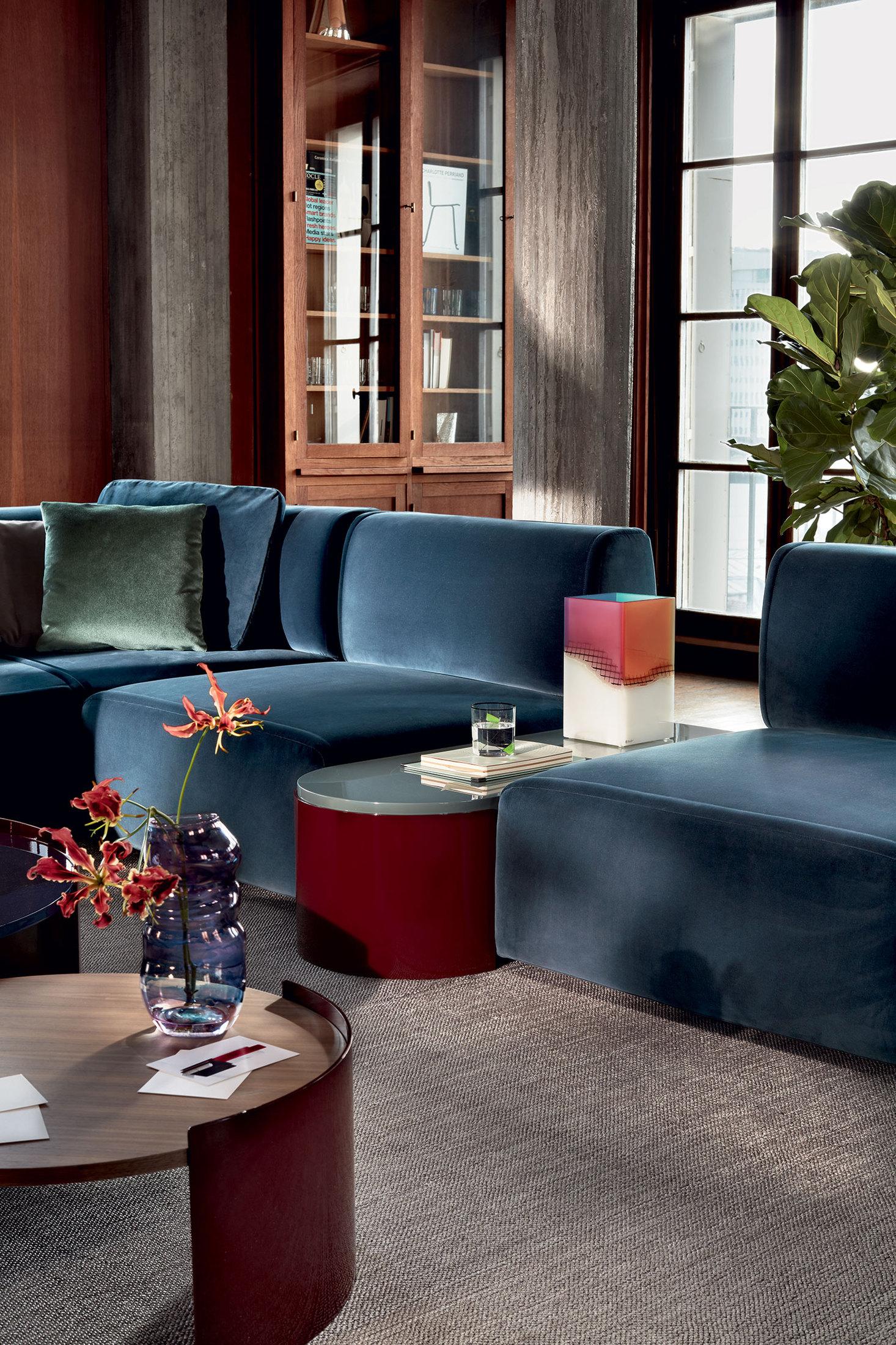 https://a.1stdibscdn.com/patricia-urquiola-bowy-sofa-for-cassina-italy-2022-for-sale-picture-2/f_15912/f_297805221659099855102/02_ambienti_553_bowy_sofa_divani_3__master.jpg