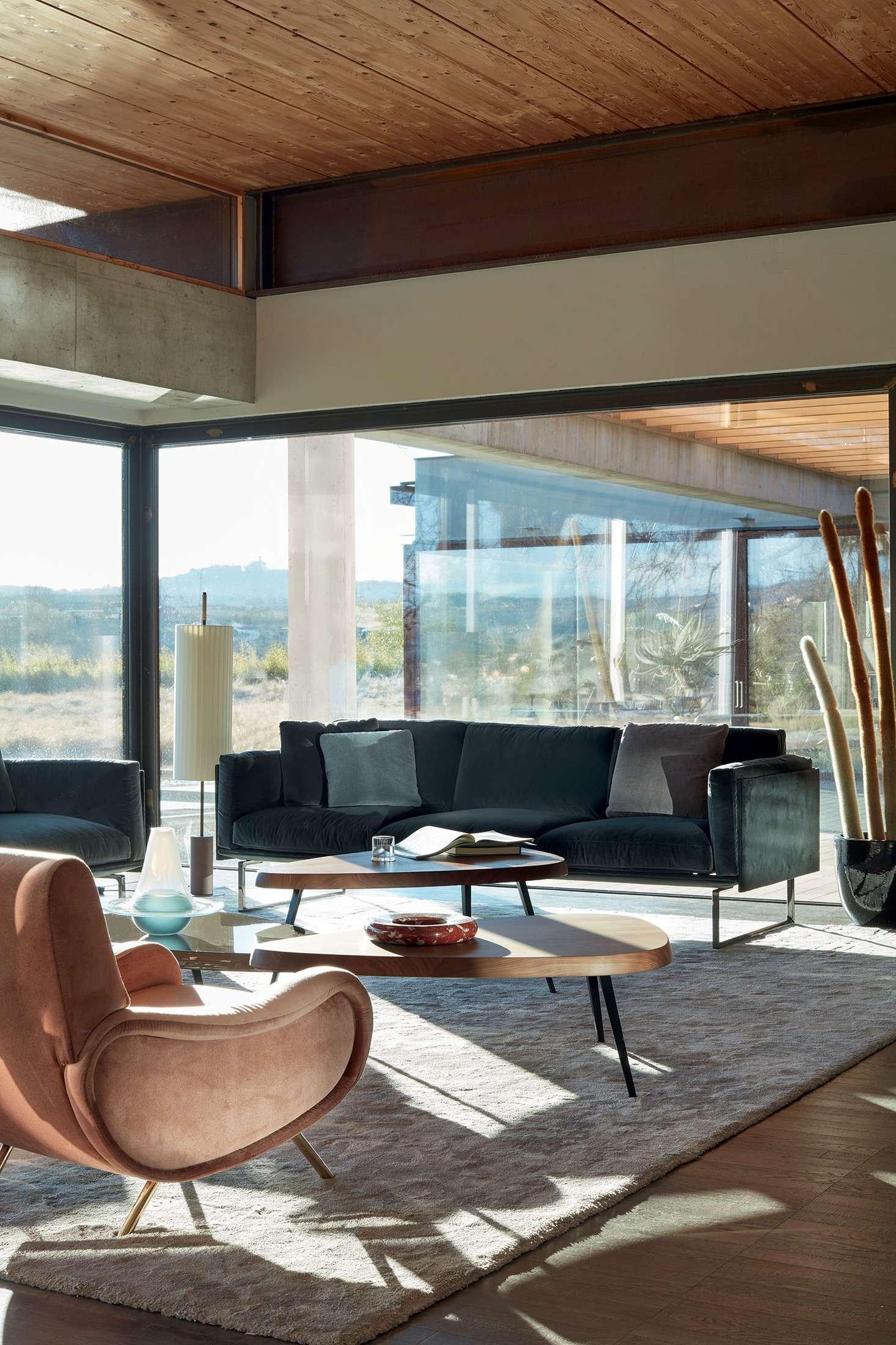 https://a.1stdibscdn.com/charlotte-perriand-527-mexique-table-for-cassina-for-sale-picture-5/f_15912/f_299121521660036159422/02_amienti_527_mexique_divani_tavolini_master.jpg