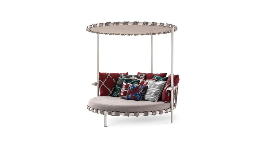 https://a.1stdibscdn.com/patricia-urquiola-trampoline-outdoor-sofa-for-cassina-italy-2022-for-sale-picture-9/f_15912/f_297077621658572273379/02_dettagli_561_trampoline_bed_2_master.jpg