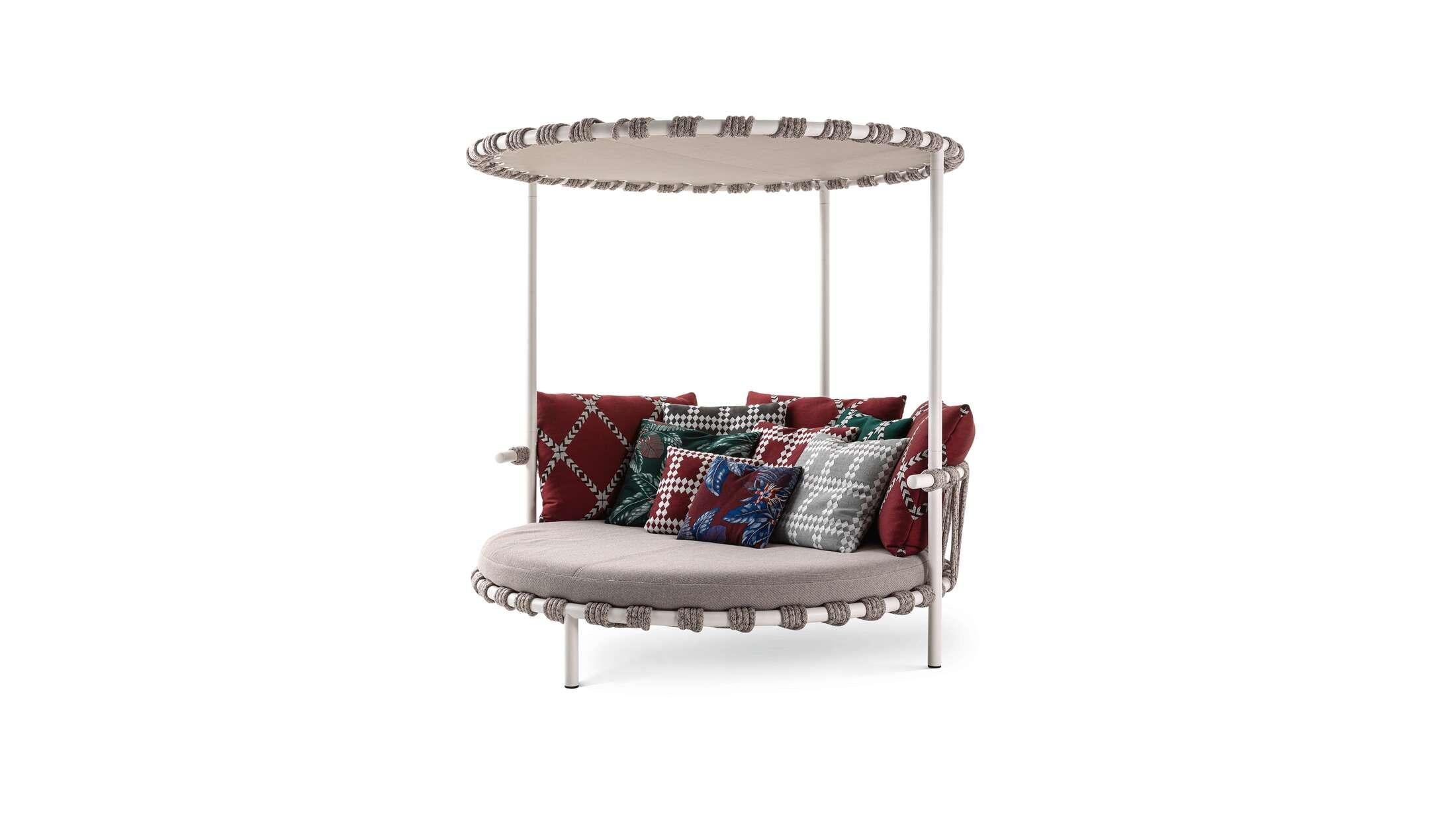 https://a.1stdibscdn.com/patricia-urquiola-trampoline-outdoor-sofa-for-cassina-italy-2022-for-sale-picture-9/f_15912/f_297077621658572273379/02_dettagli_561_trampoline_bed_2_master.jpg