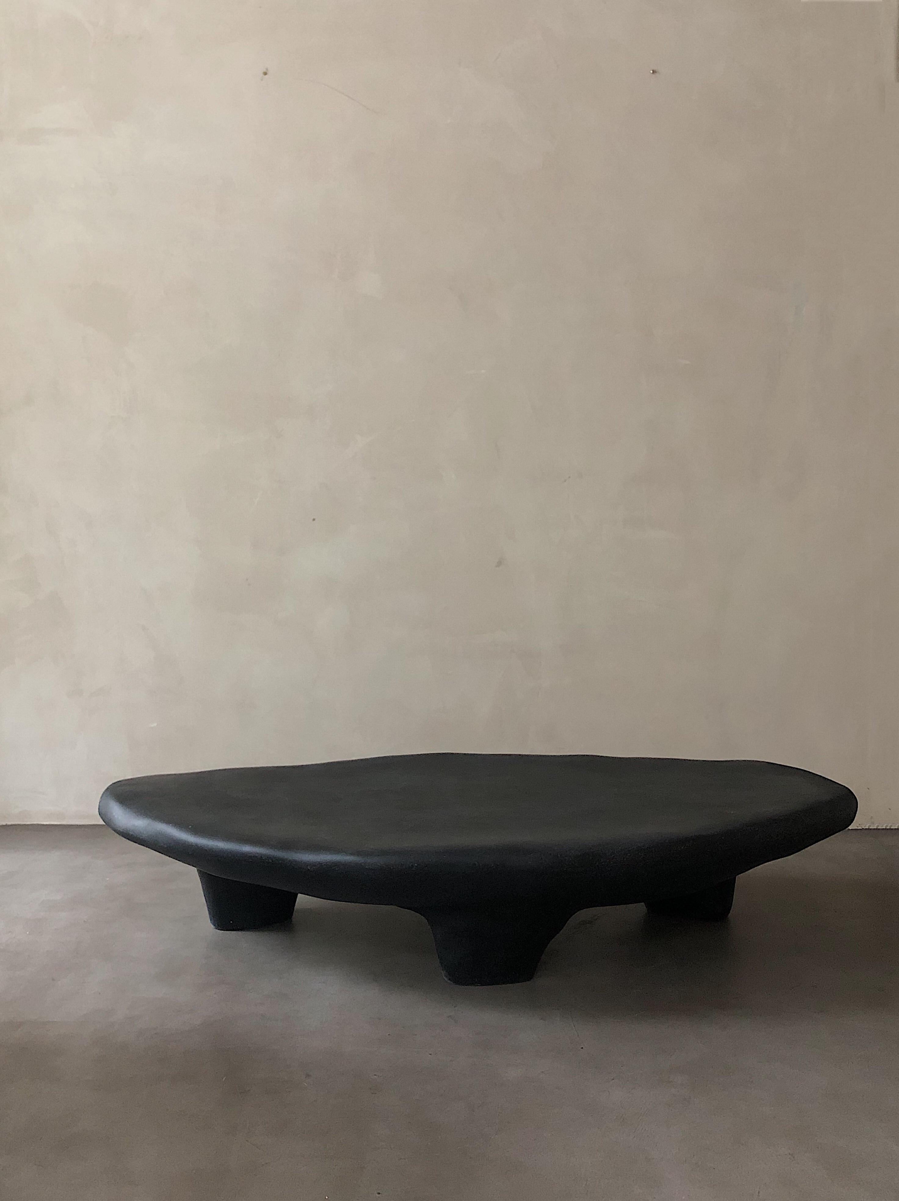 https://a.1stdibscdn.com/small-tripod-coffee-table-by-kar-for-sale-picture-2/f_12192/f_429472621735574851785/02_master.jpg