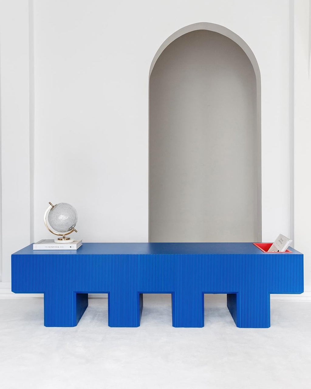 https://a.1stdibscdn.com/lego-bench-with-a-storage-slot-blue-for-sale-picture-2/f_68572/f_304087321744878669939/02_master.jpg