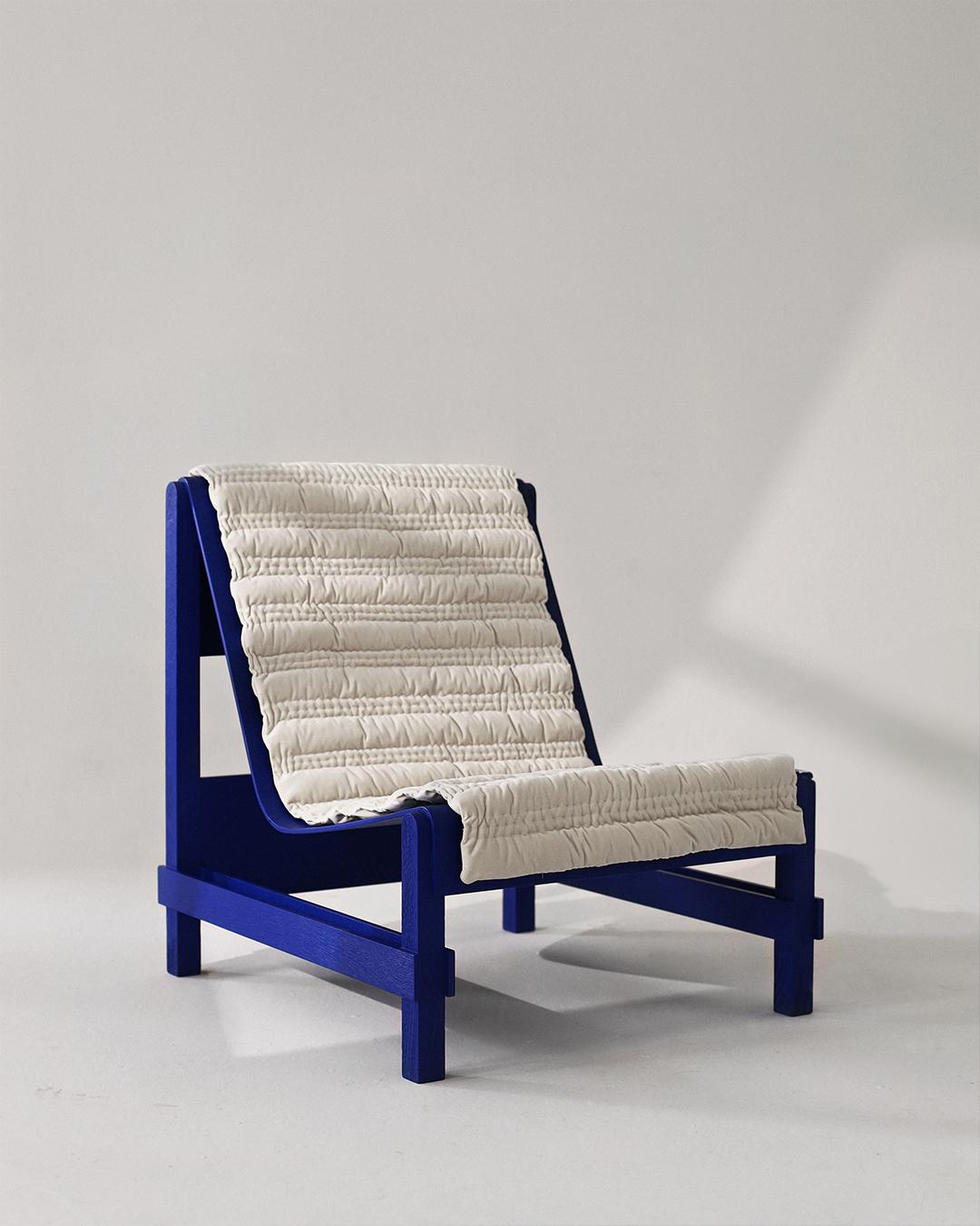 https://a.1stdibscdn.com/ripple-armchair-reflecting-comtemporary-and-modern-with-turkish-quilting-in-blue-for-sale-picture-2/f_68572/f_398312321716384823957/02_master.jpg