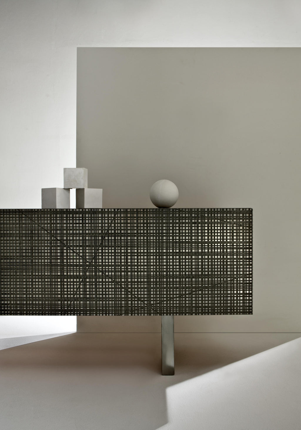 https://a.1stdibscdn.com/laurameroni-maxima-sideboard-in-tin-liquid-metal-marble-by-bartoli-design-for-sale-picture-4/f_52792/f_235548821666606122013/02_new_bd91_liquid_metal_tin_laurameroni_master.jpg
