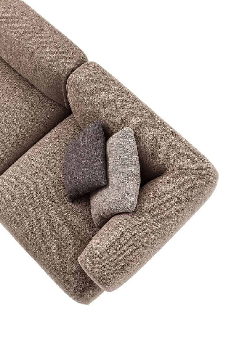 https://a.1stdibscdn.com/patricia-urquiola-bowy-sofa-foam-and-fabric-by-cassina-for-sale-picture-3/f_14272/f_481572921767343995304/03_1_dettagli_533_bowy_sofa_divani_4_master.jpeg