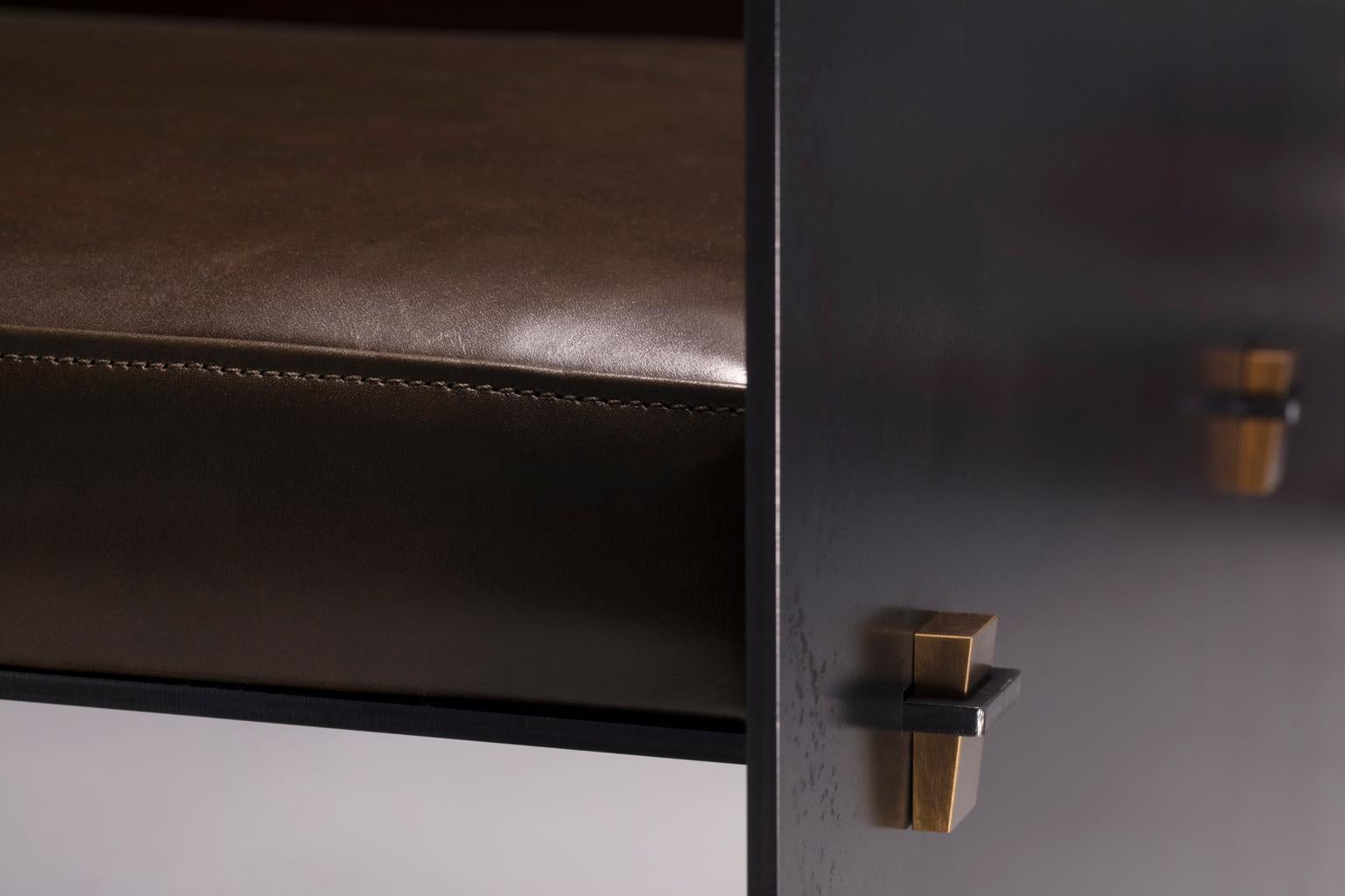 https://a.1stdibscdn.com/modern-industrial-green-leather-metal-club-chair-for-sale-picture-4/f_53662/f_199467421595362417504/03_APD_Plate_Chair_002_1__master.jpg