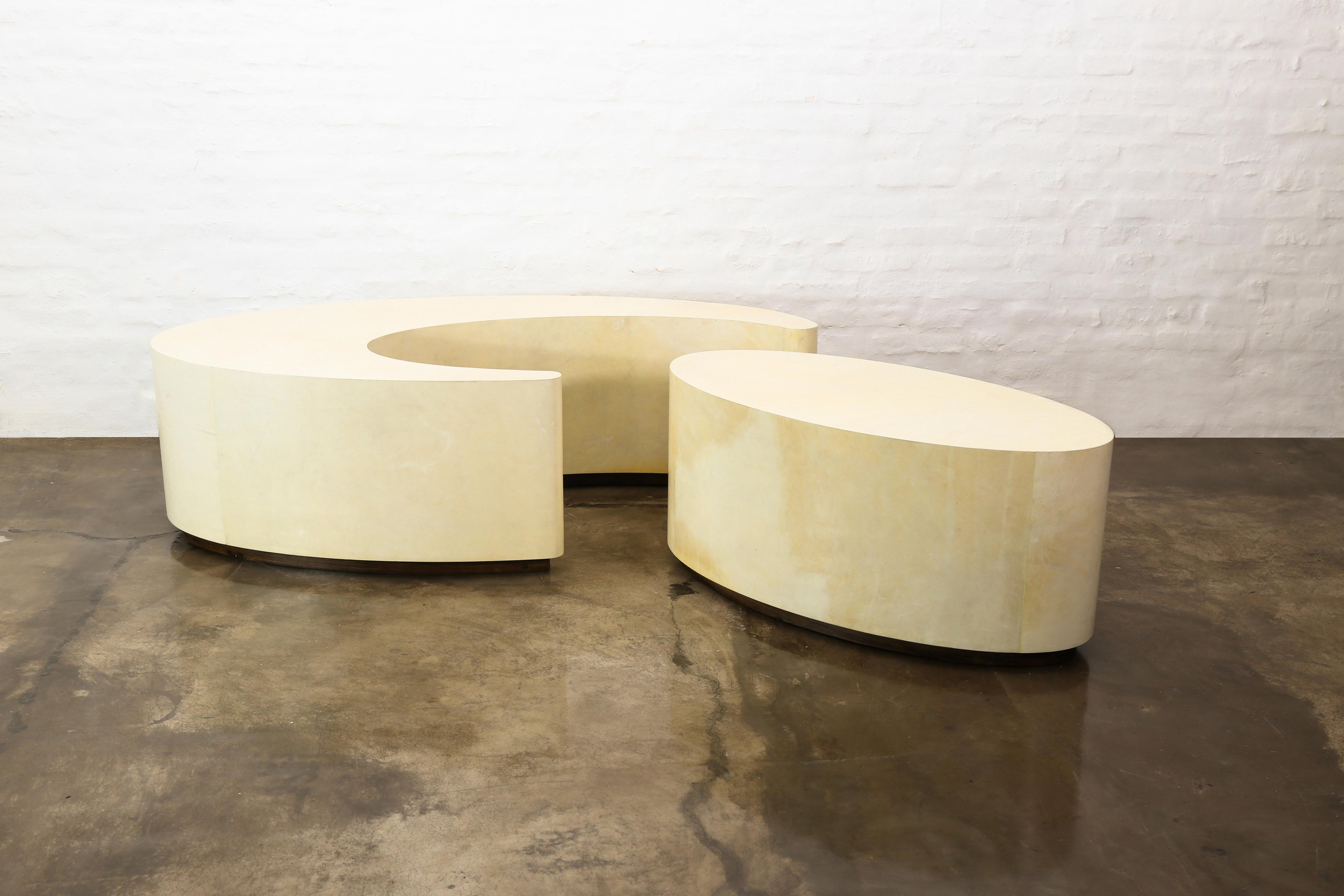 https://a.1stdibscdn.com/goatskin-modern-sculptural-nesting-cocktail-tables-from-costantini-cadenza-for-sale-picture-3/f_25173/f_242753621624471203422/03_Cadenza_Nesting_Tables_from_Costantini_master.jpg