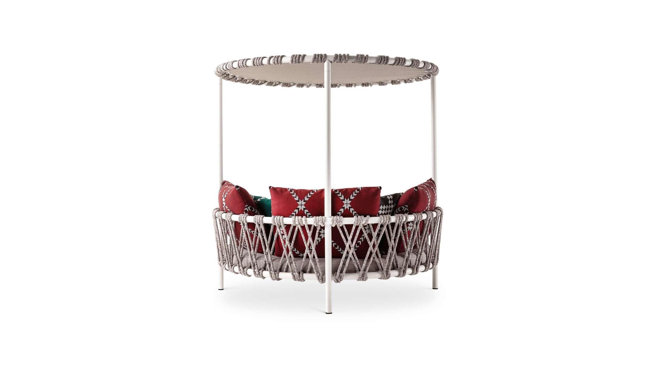 https://a.1stdibscdn.com/patricia-urquiola-trampoline-outdoor-sofa-for-cassina-italy-2022-for-sale-picture-8/f_15912/f_297077621658572273581/03_dettagli_561_trampoline_bed_3_master.jpg