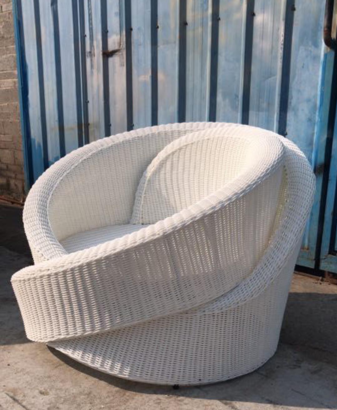 https://a.1stdibscdn.com/white-polyethylene-rattan-outdoor-indoor-knotty-armchair-for-sale-picture-3/f_21743/f_224569921612805063739/04_21_white_2_master.jpg
