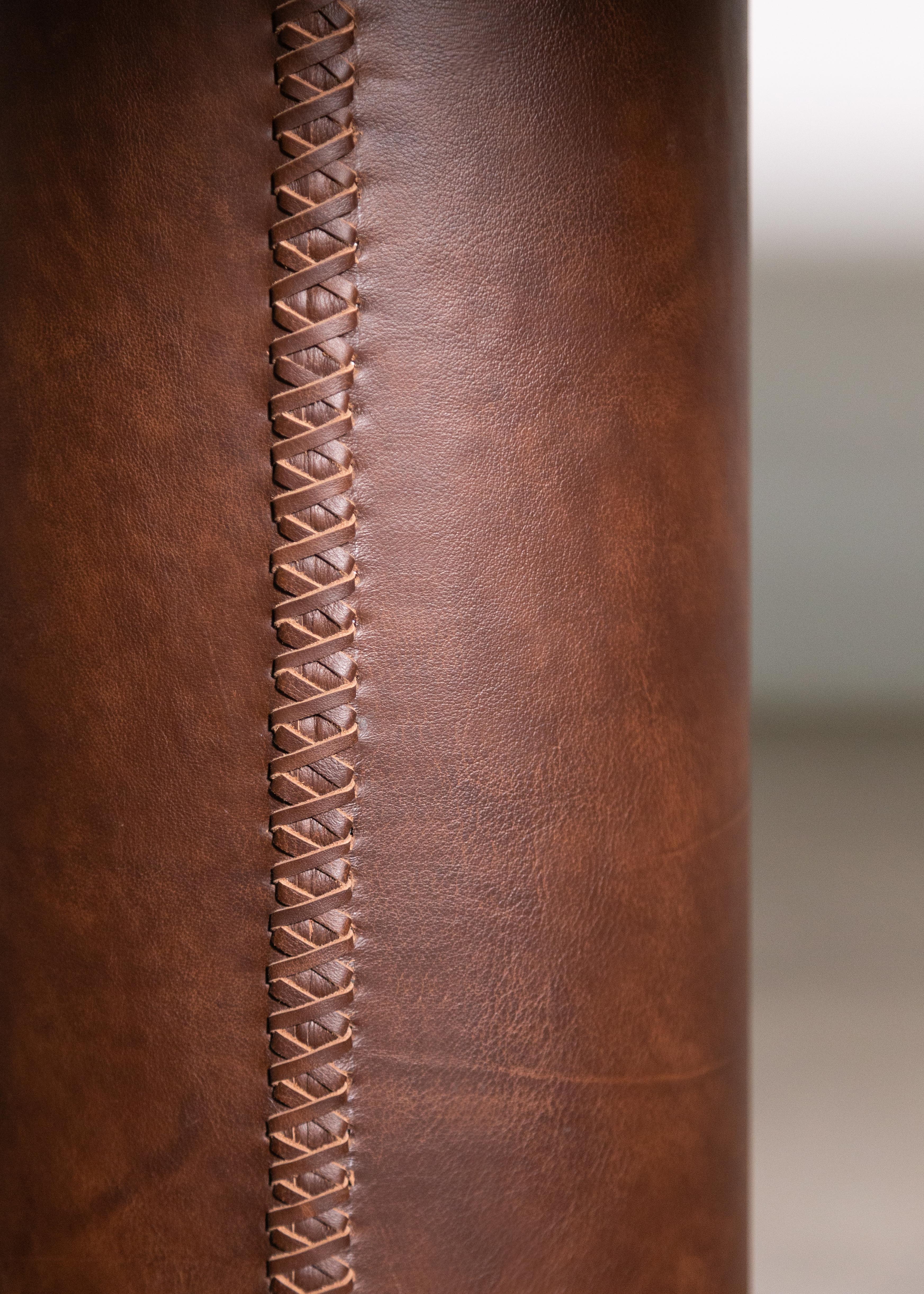 https://a.1stdibscdn.com/modern-square-wood-stitched-leather-pedestal-table-from-costantini-vincenzo-for-sale-picture-5/f_25173/f_338442921681732338860/04_Square_Table_By_Costantini_master.jpg