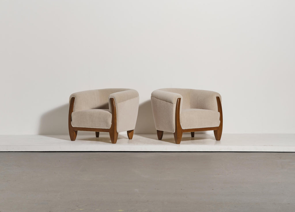 https://a.1stdibscdn.com/pair-of-sculptural-armchairs-solid-oak-and-pure-alpaca-upholstery-for-sale-picture-2/f_22593/f_477199921764168331980/04_Wonky_Stone_Alpaca_Pair_0146_11_2_master.jpeg
