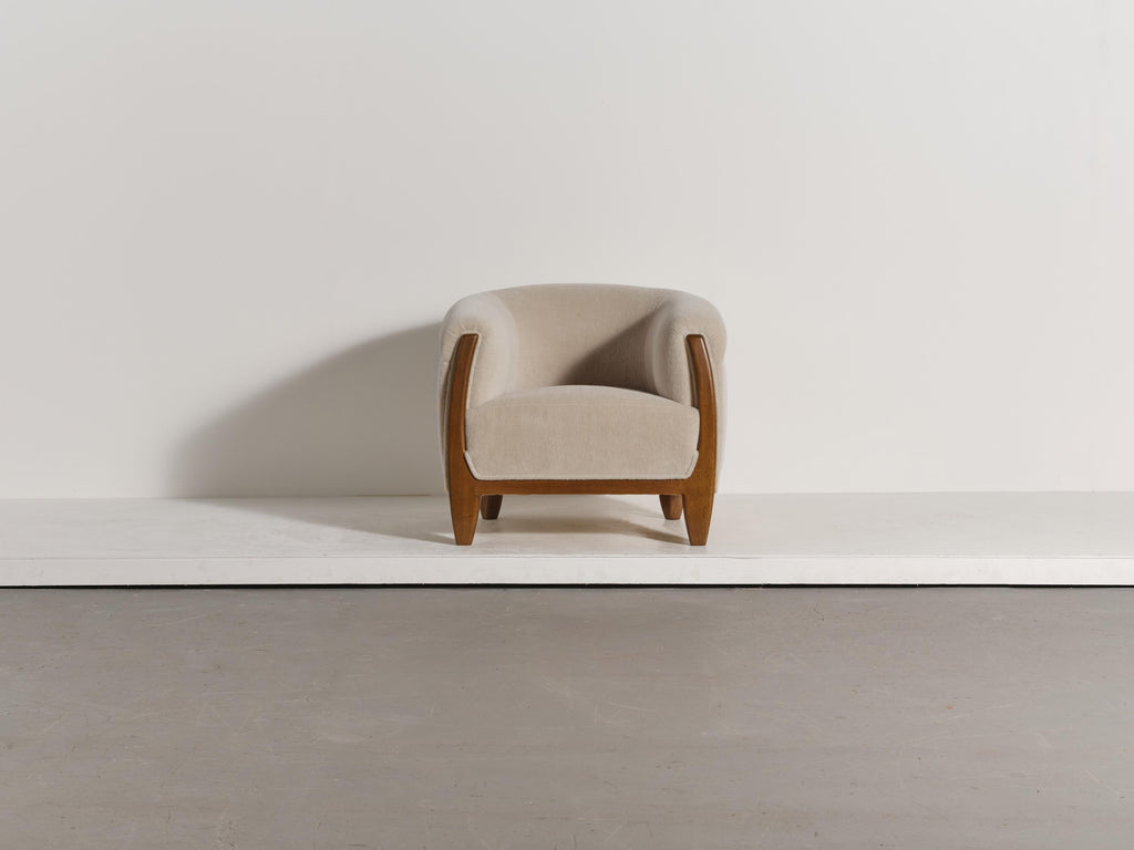https://a.1stdibscdn.com/pair-of-sculptural-armchairs-solid-oak-and-pure-alpaca-upholstery-for-sale-picture-7/f_22593/f_477199921764168372409/04_Wonky_Stone_Alpaca_Pair_0178_11_1_master.jpg